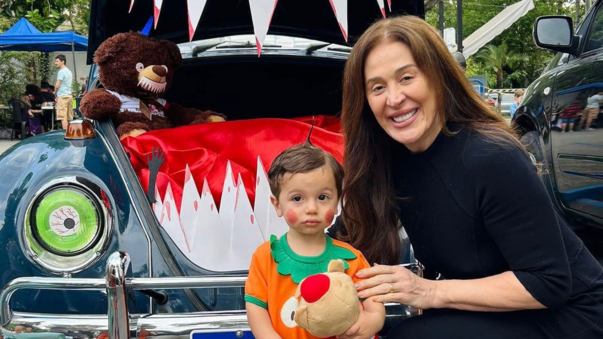 Claudia Raia encanta ao mostrar filho fantasiado para Halloween