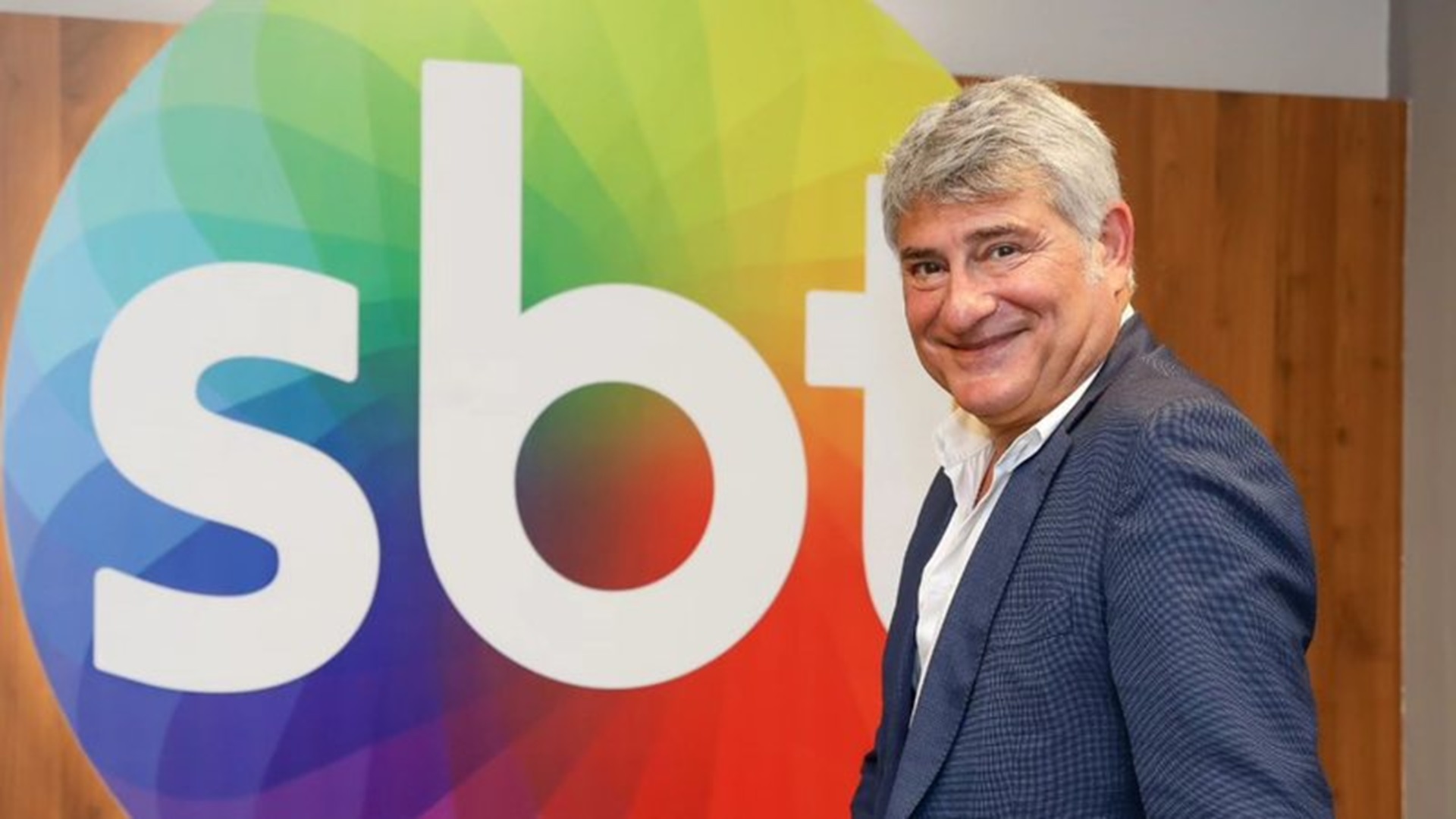 Após proposta da Record, Cléber Machado confirma saída do SBT: ‘Agradecer’