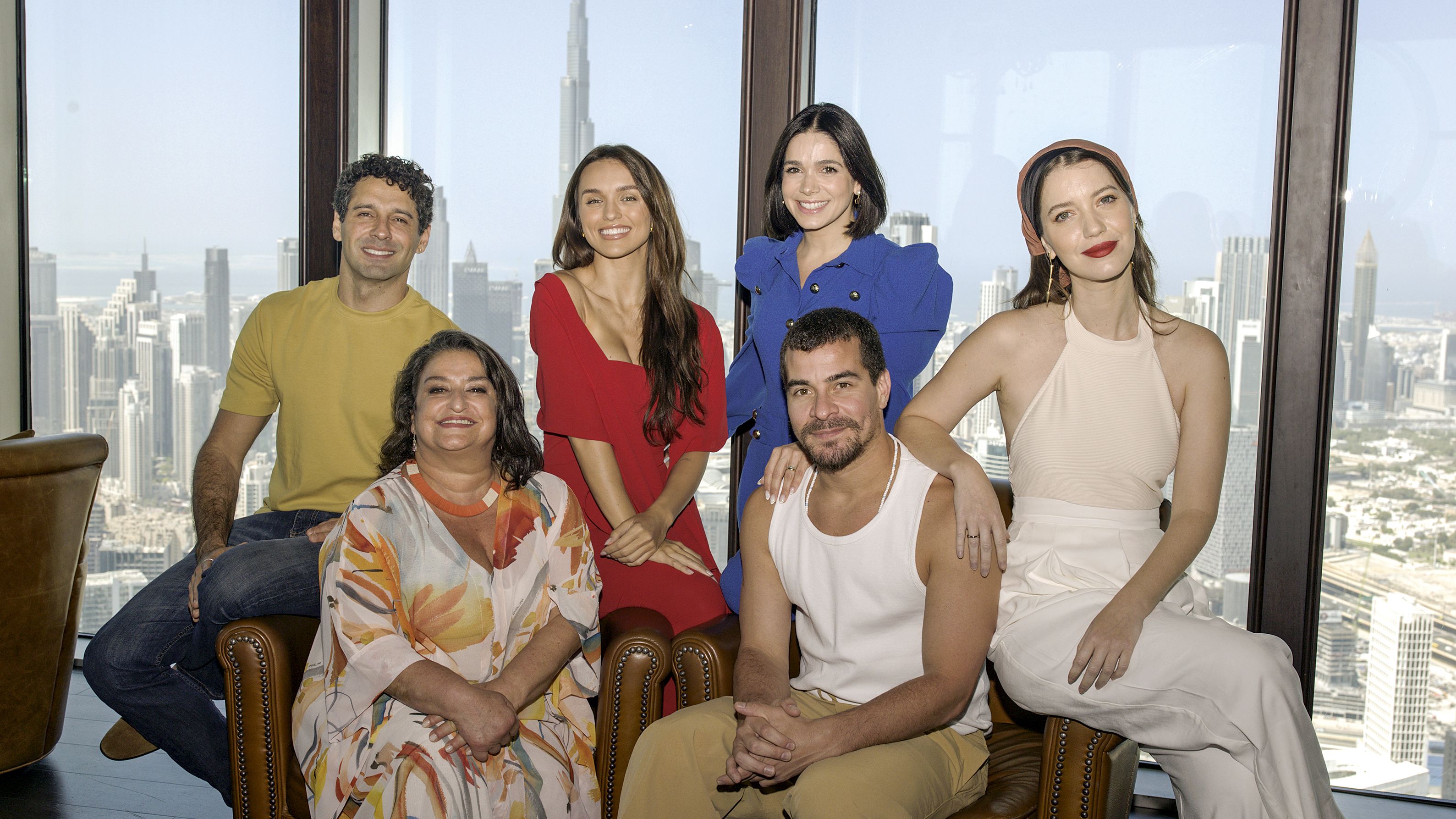 Sabrina Petraglia leva elenco de novela para conhecer sua casa em Dubai