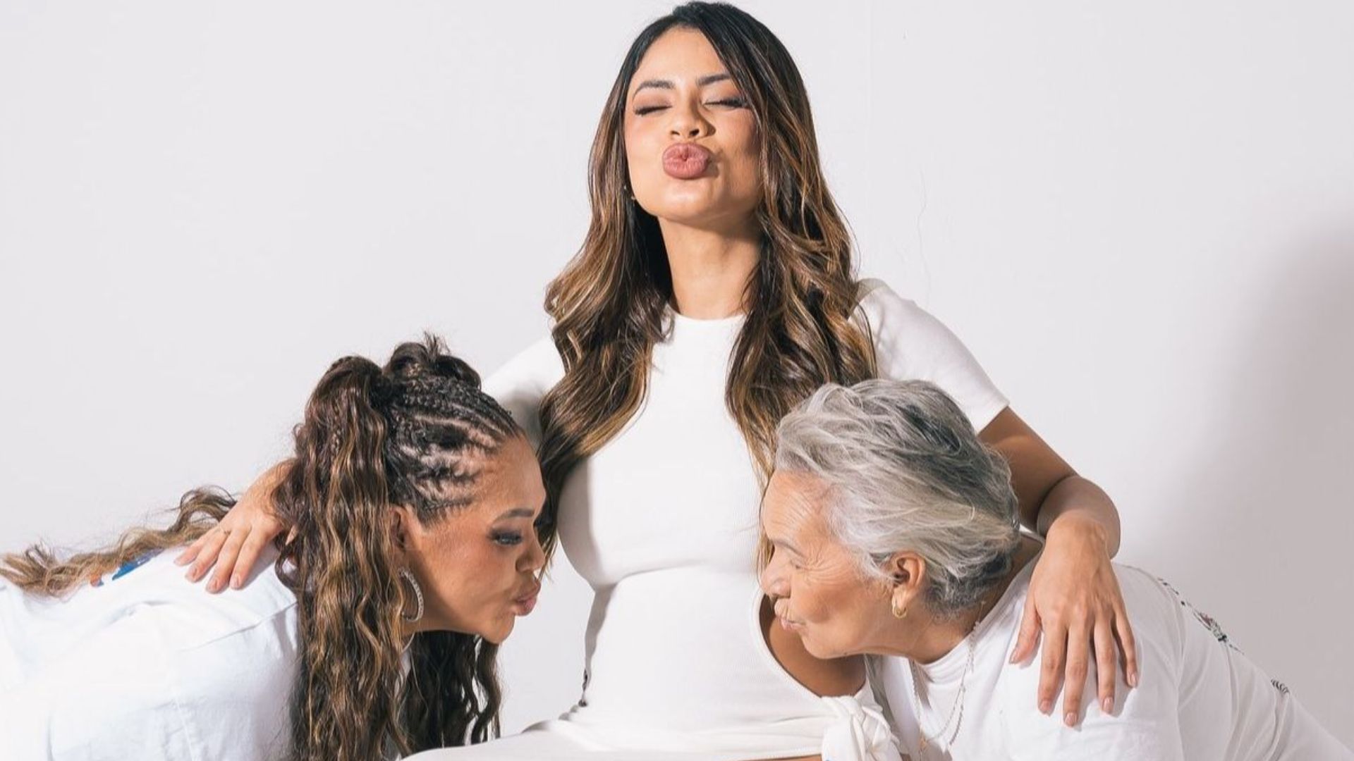 Mãe de Lexa vibra com gravidez da filha e declara: “Vovó já te ama”