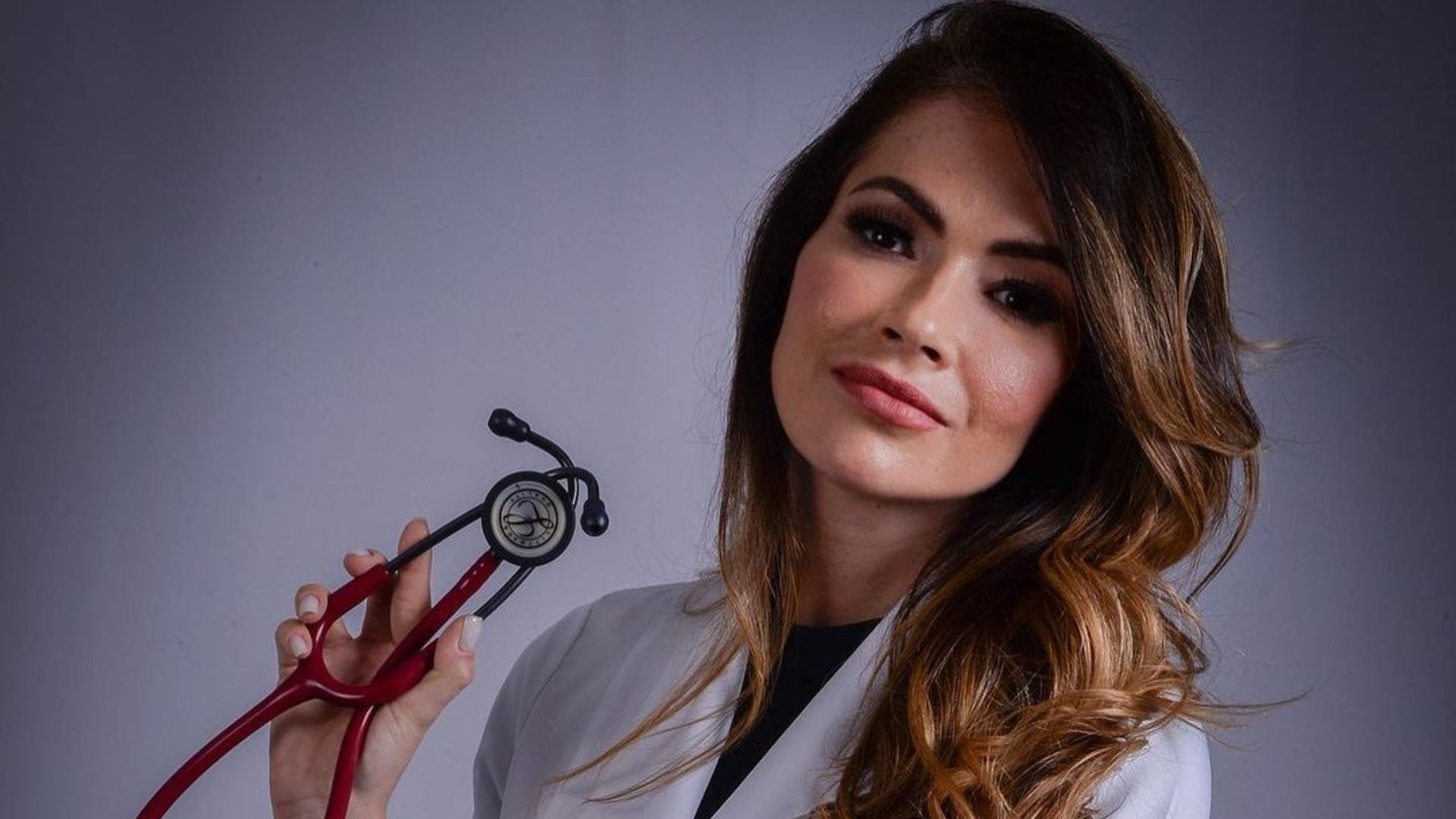 Ex-BBB Fani Pacheco relembra bullying durante faculdade de medicina