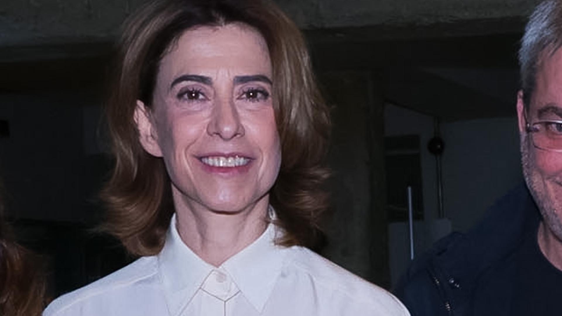 Fernanda Torres surge em foto rara com o marido durante evento