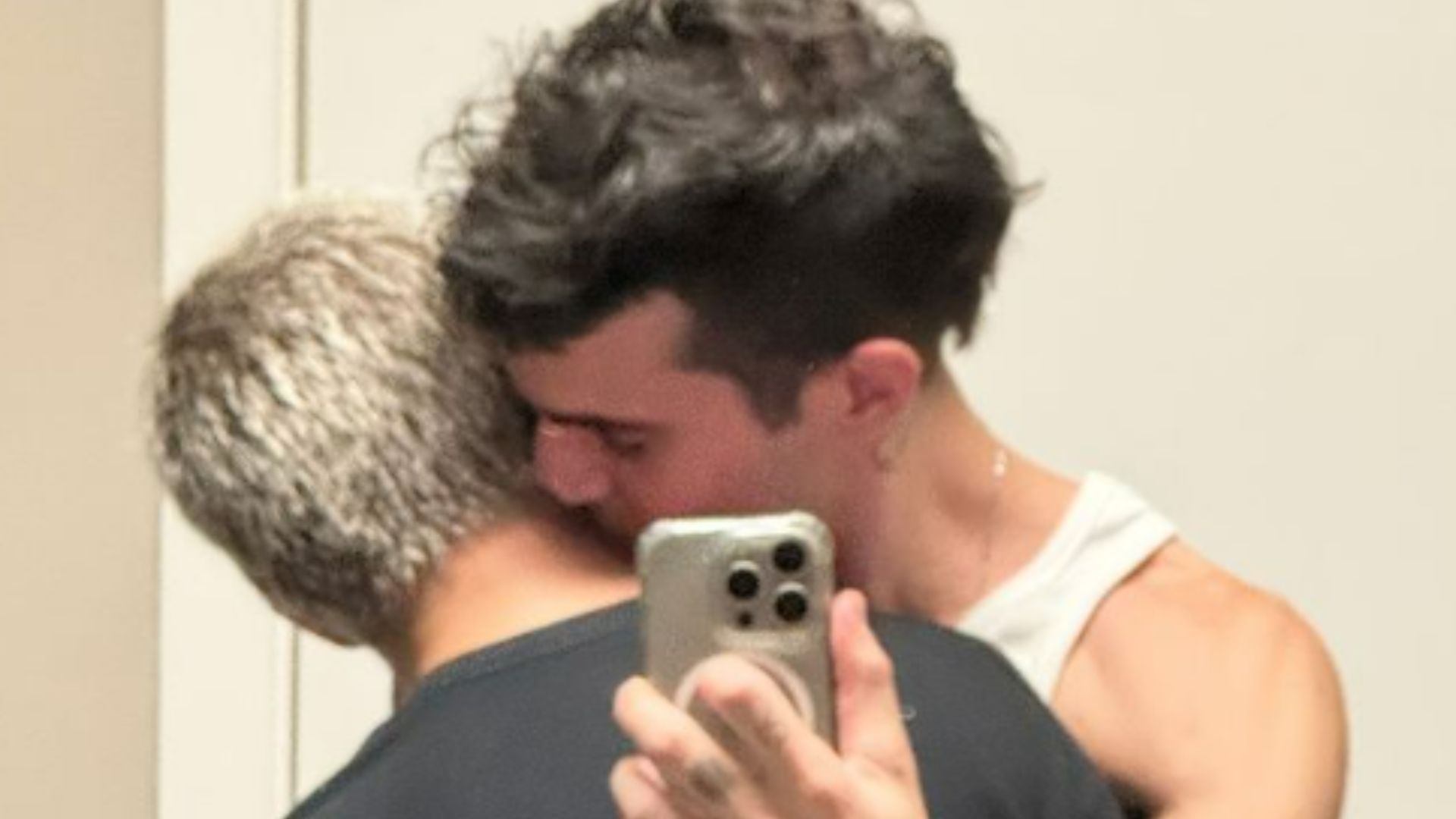 Após movimentar as redes sociais, Fiuk revela identidade de affair misterioso