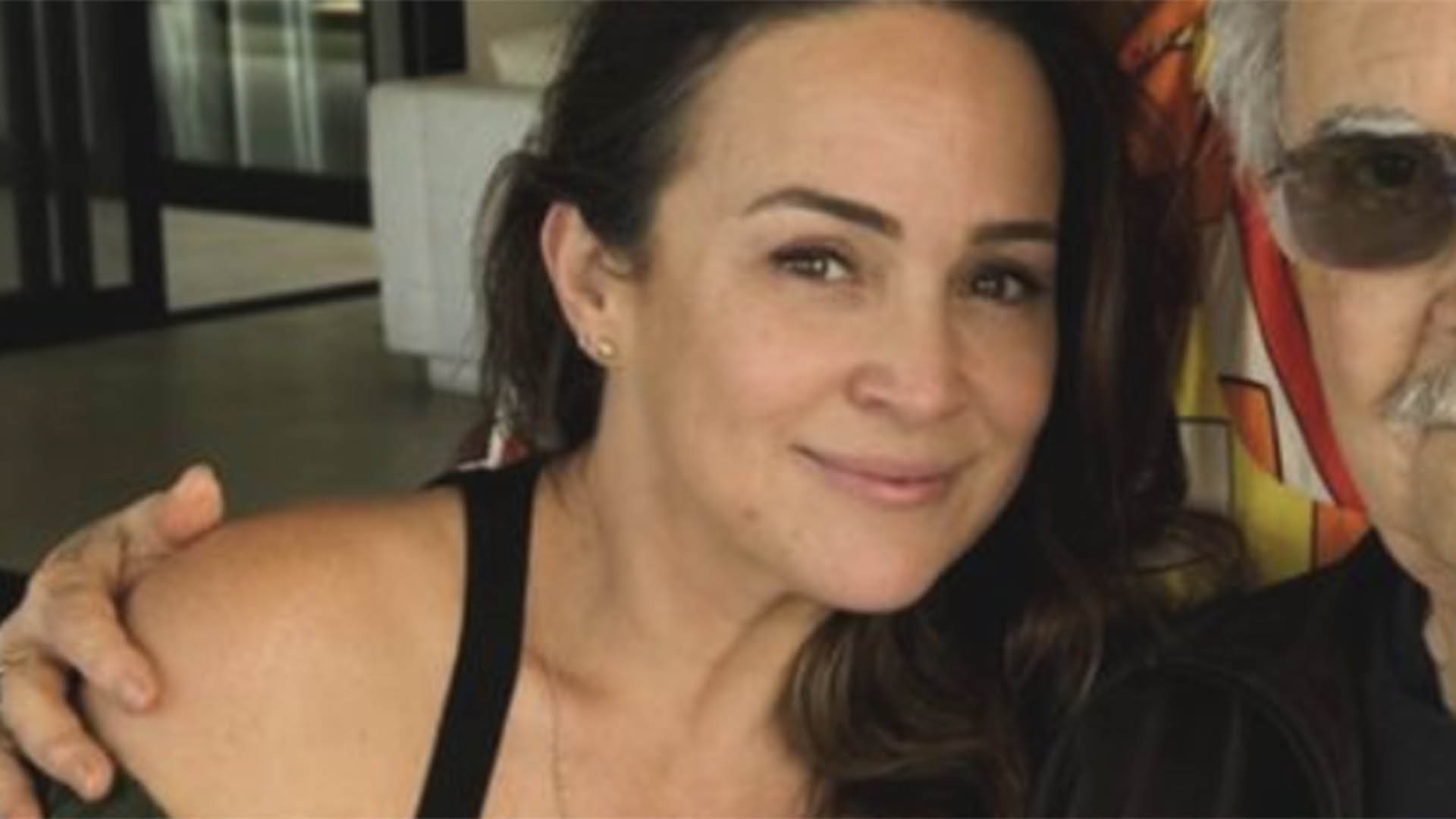 Gabriela Duarte exibe foto inédita com o pai e a mãe