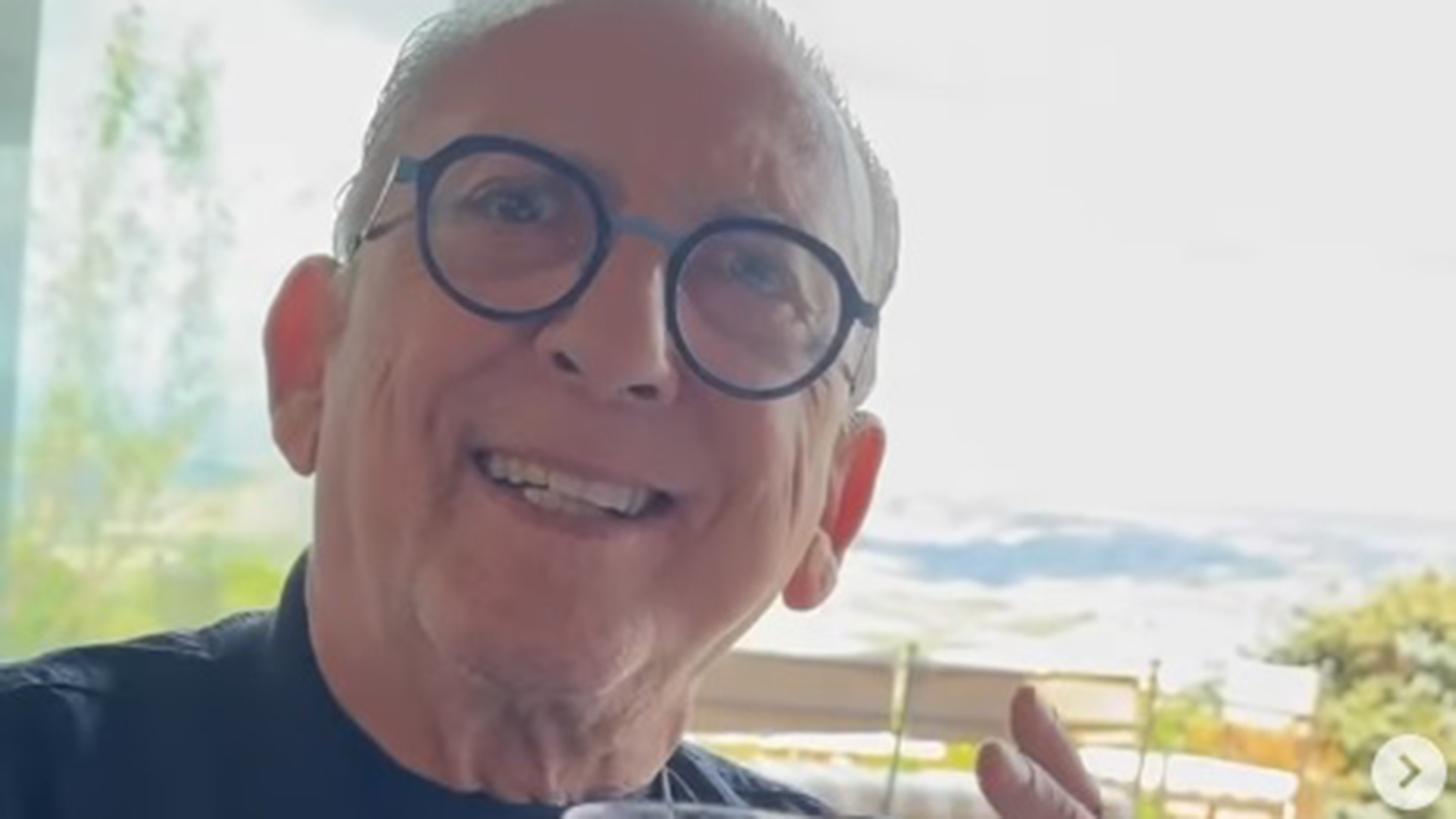 Galvão Bueno posa com a neta e celebra aniversário da pequena. Veja!