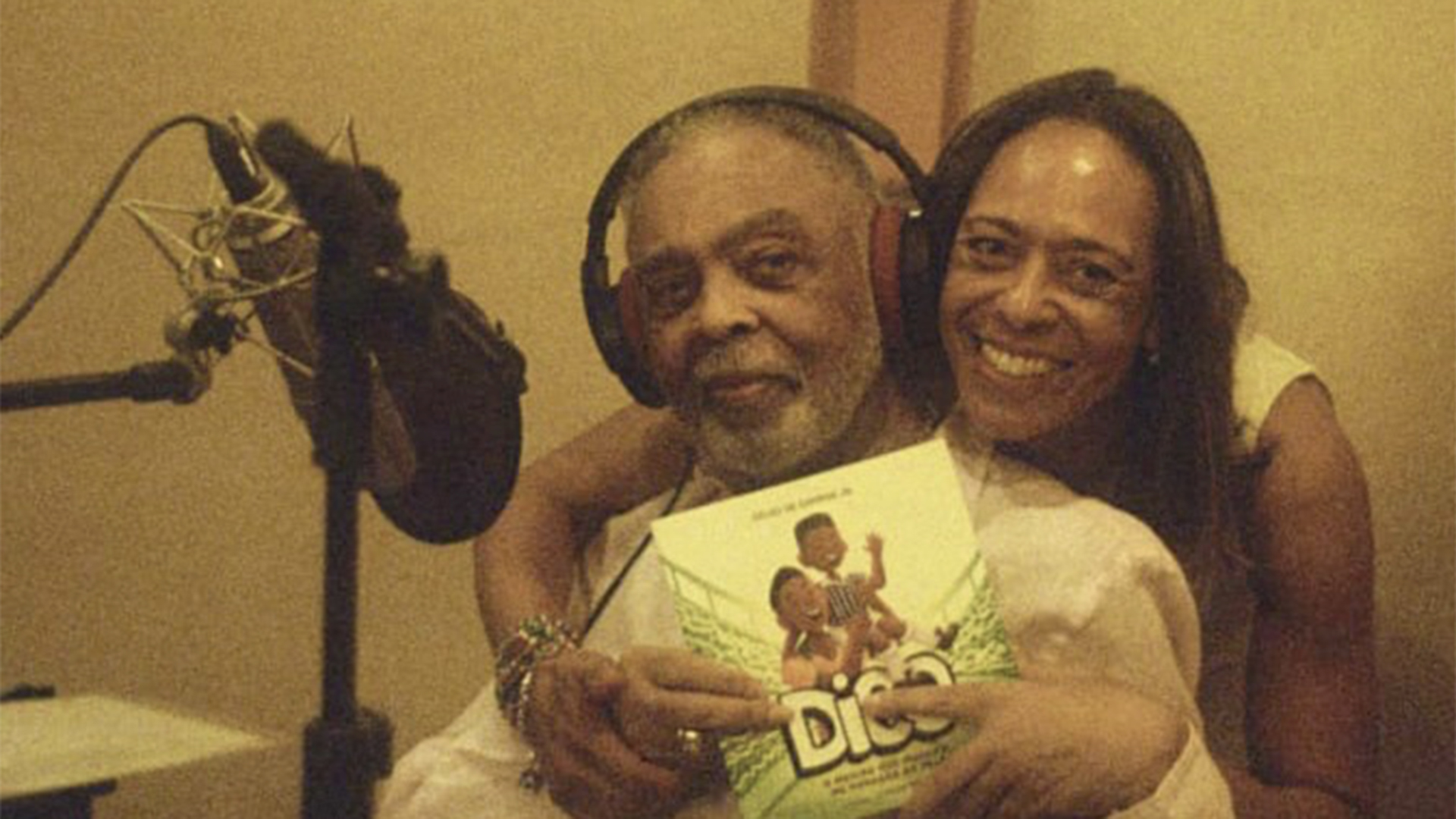 Gilberto Gil narra a história do audiolivro sobre Pelé