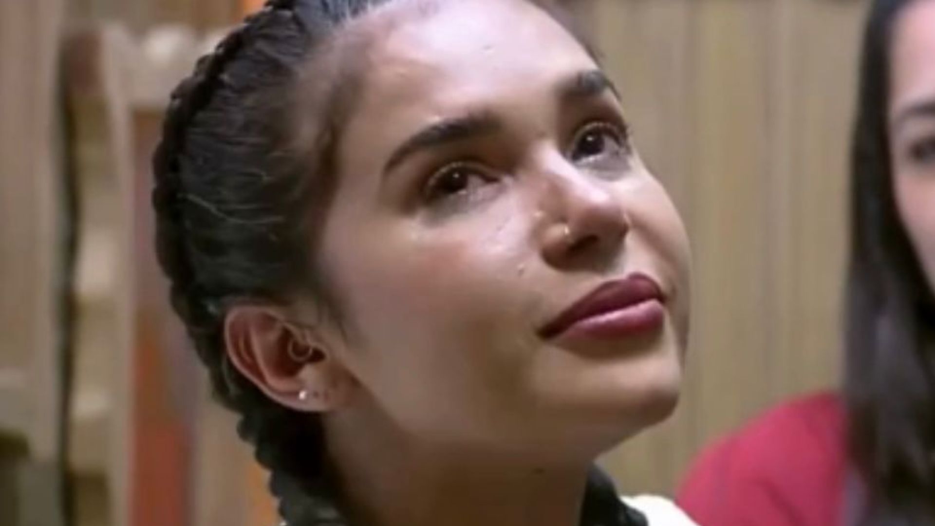A Fazenda 16: Gizelly chora com medo de cancelamento fora do reality