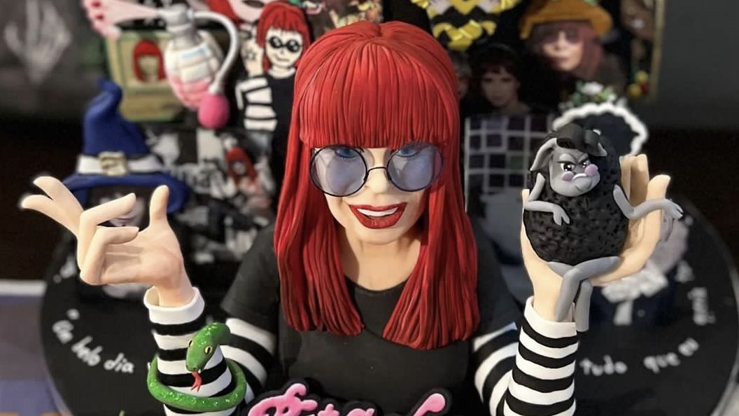 Rita Lee inspira decoração de bolo para comemorar 100 apresentações de musical