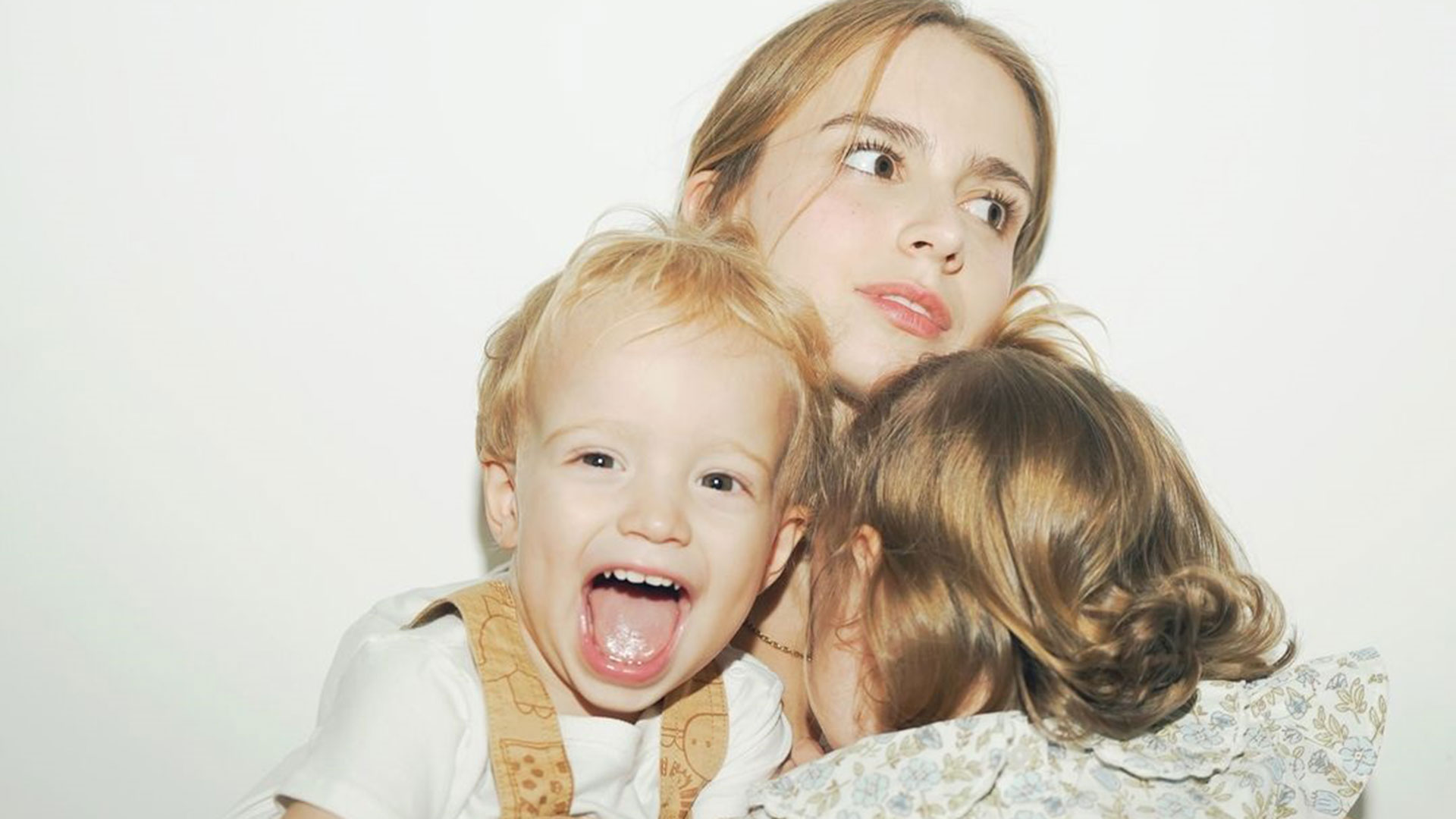 Isa Scherer encanta com fotos dos filhos e celebra nova fase dos pequenos
