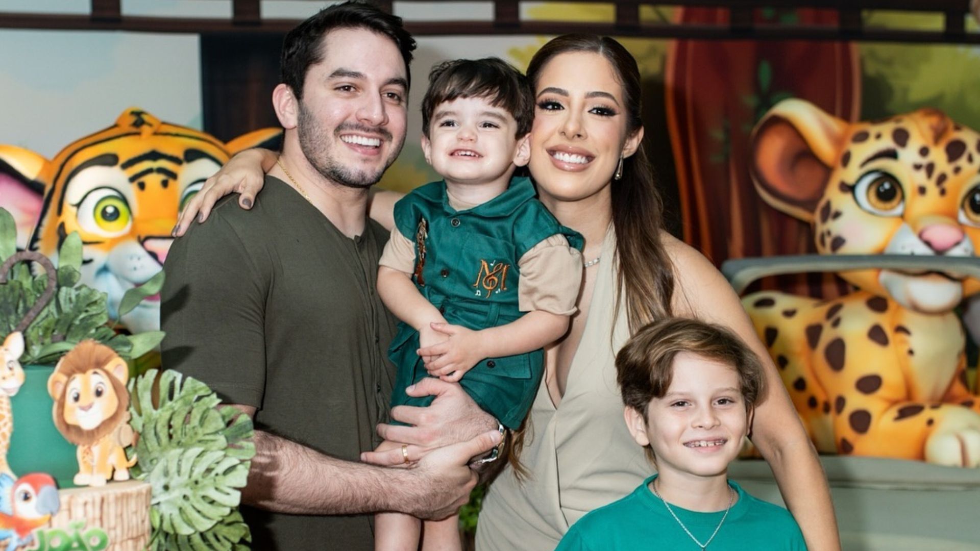 Jonas Esticado e a esposa celebram aniversário de 2 anos do filho com festão