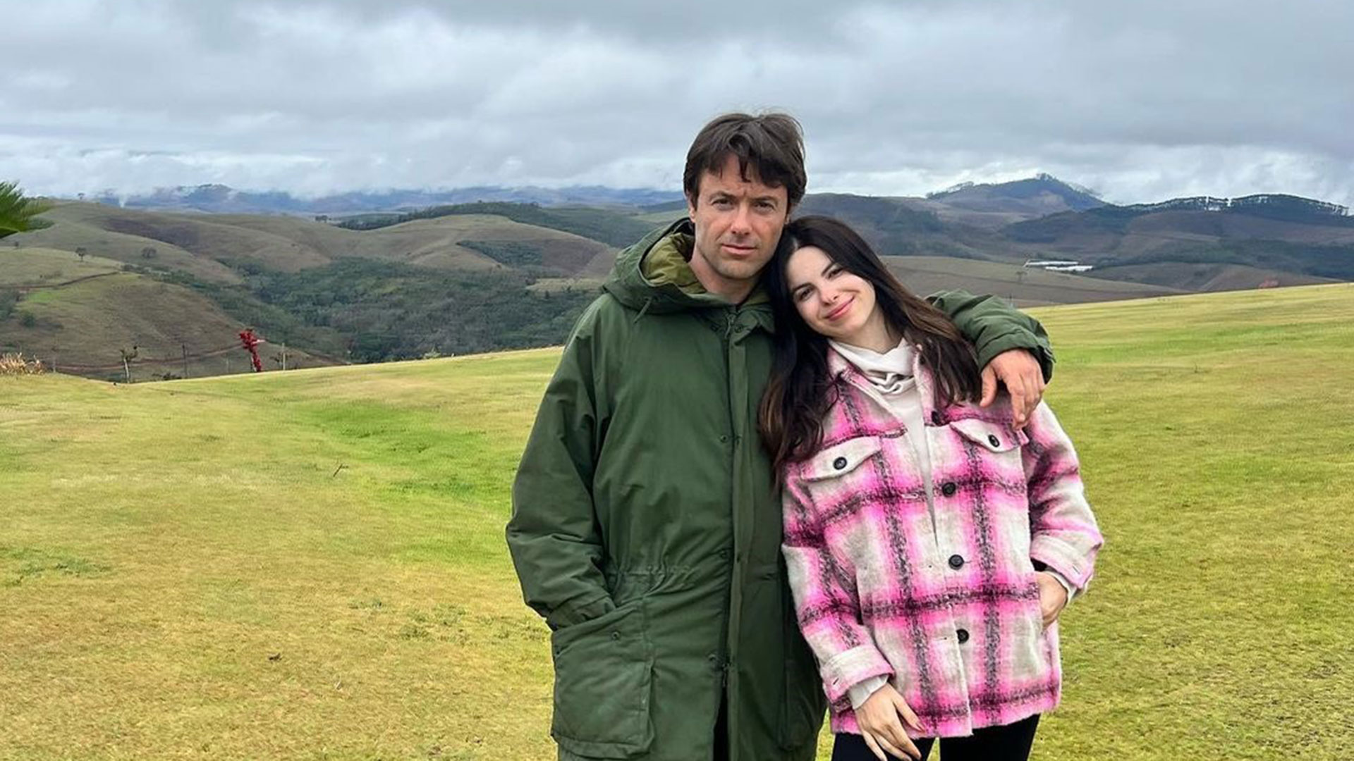 Sthefany Brito encanta ao postar novas fotos com o irmão