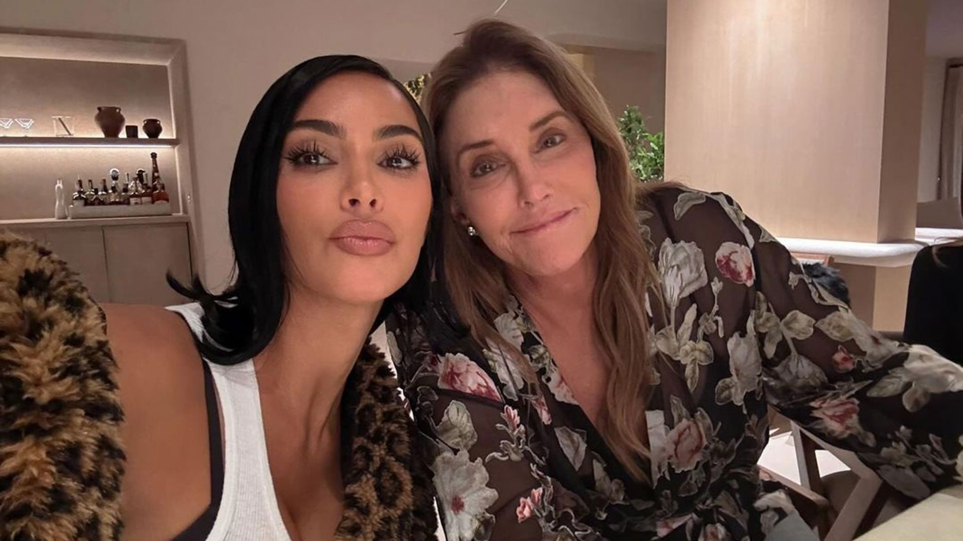 Kim Kardashian se declara para Caitlyn Jenner em aniversário