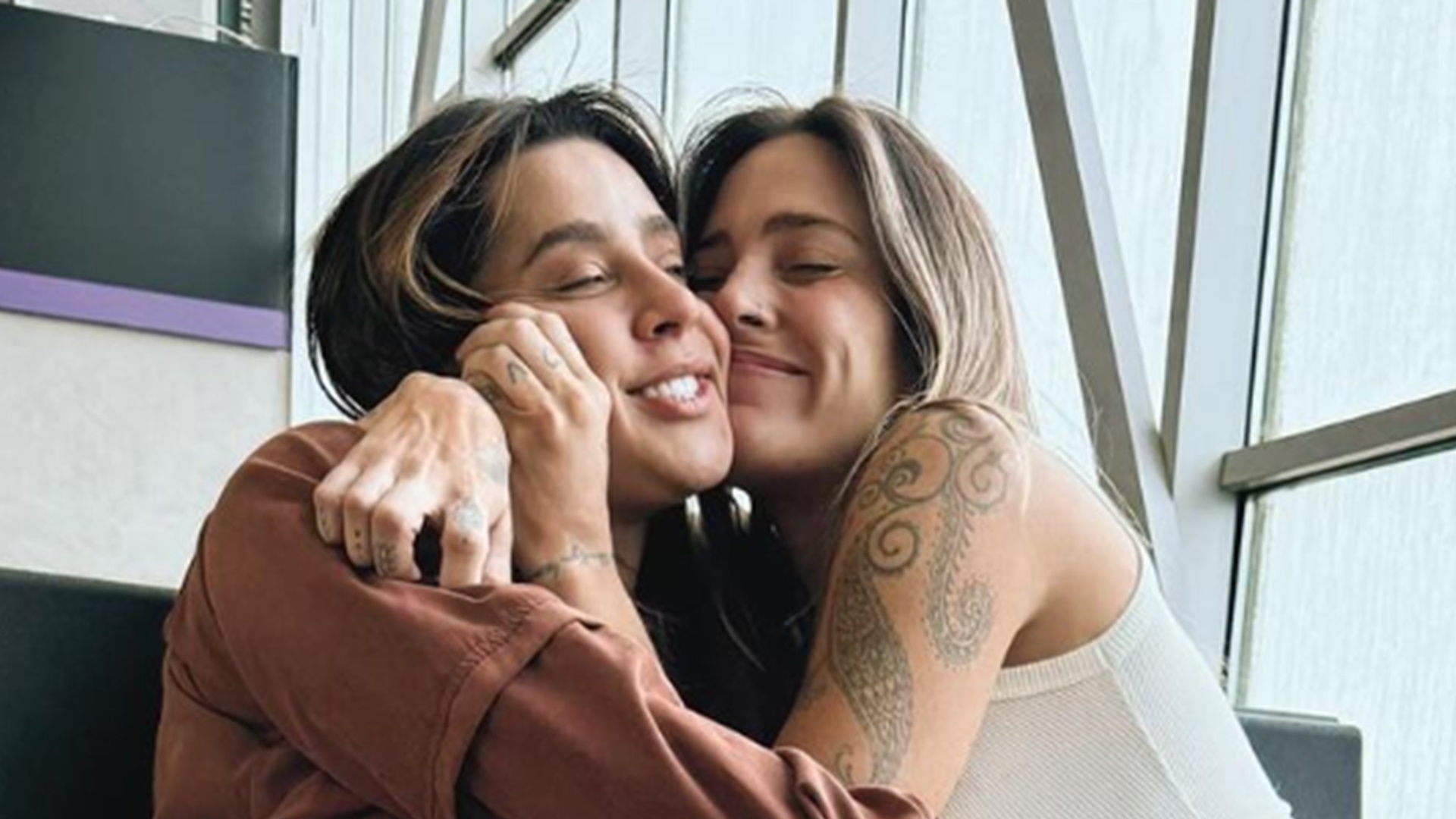 Lauana Prado surge combinando look com a namorada: “Tão lindas”