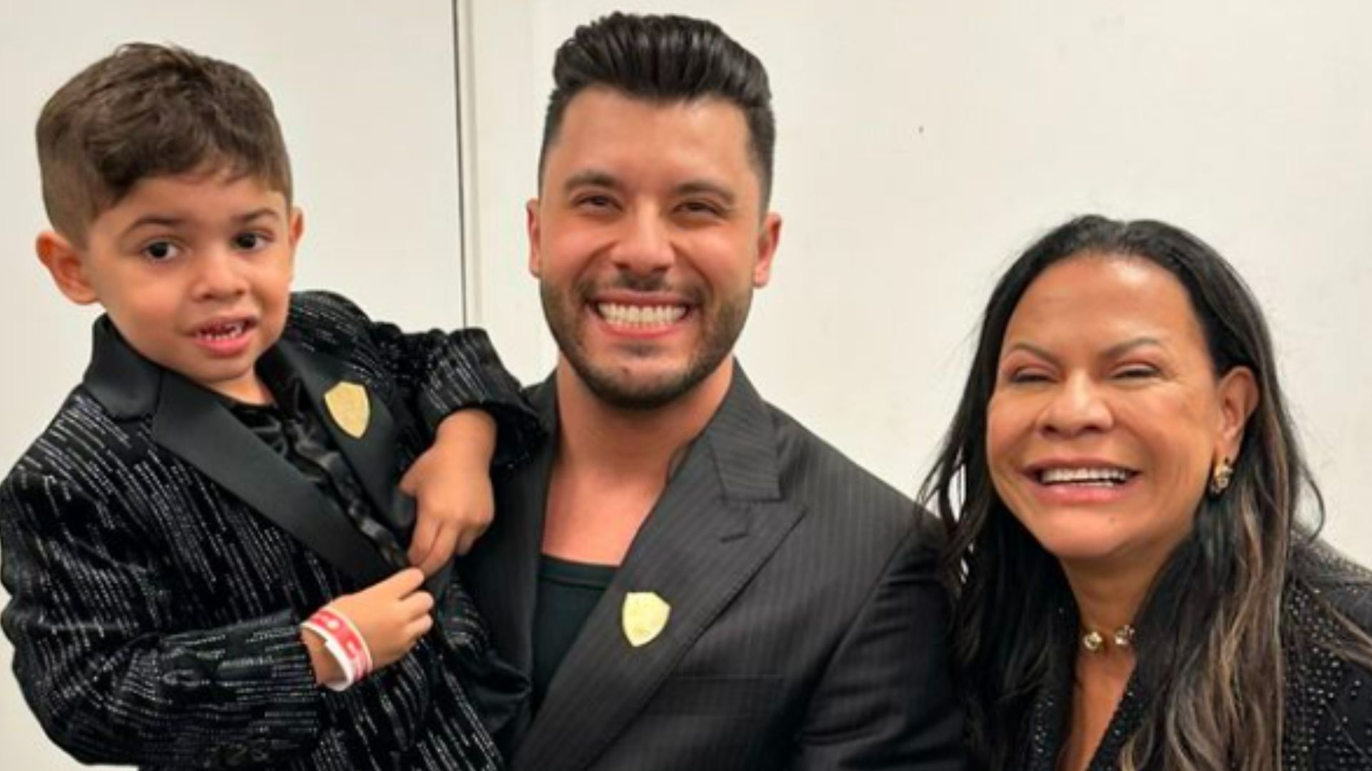 Mãe de Marília Mendonça, dona Ruth parabeniza Murilo Huff em aniversário
