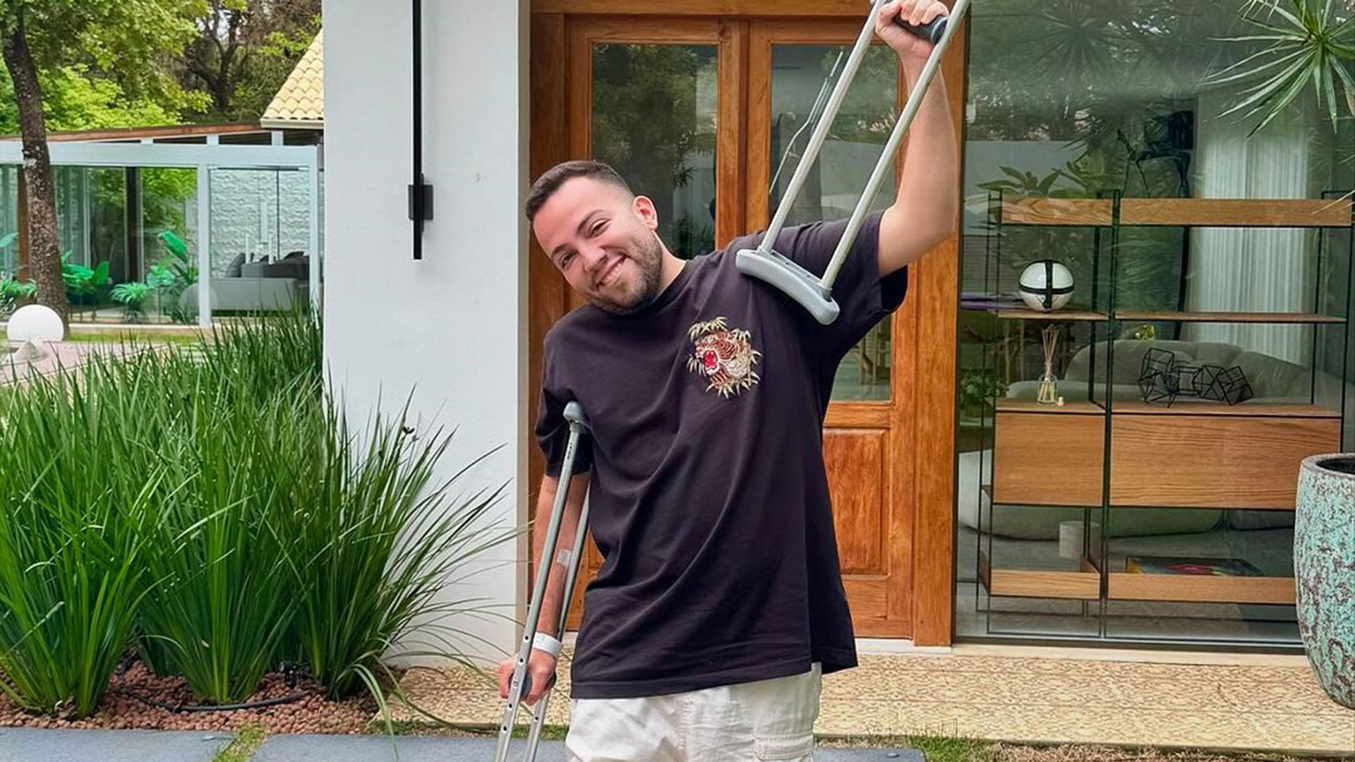 Lucas Rangel recebe alta após cirurgia no tornozelo