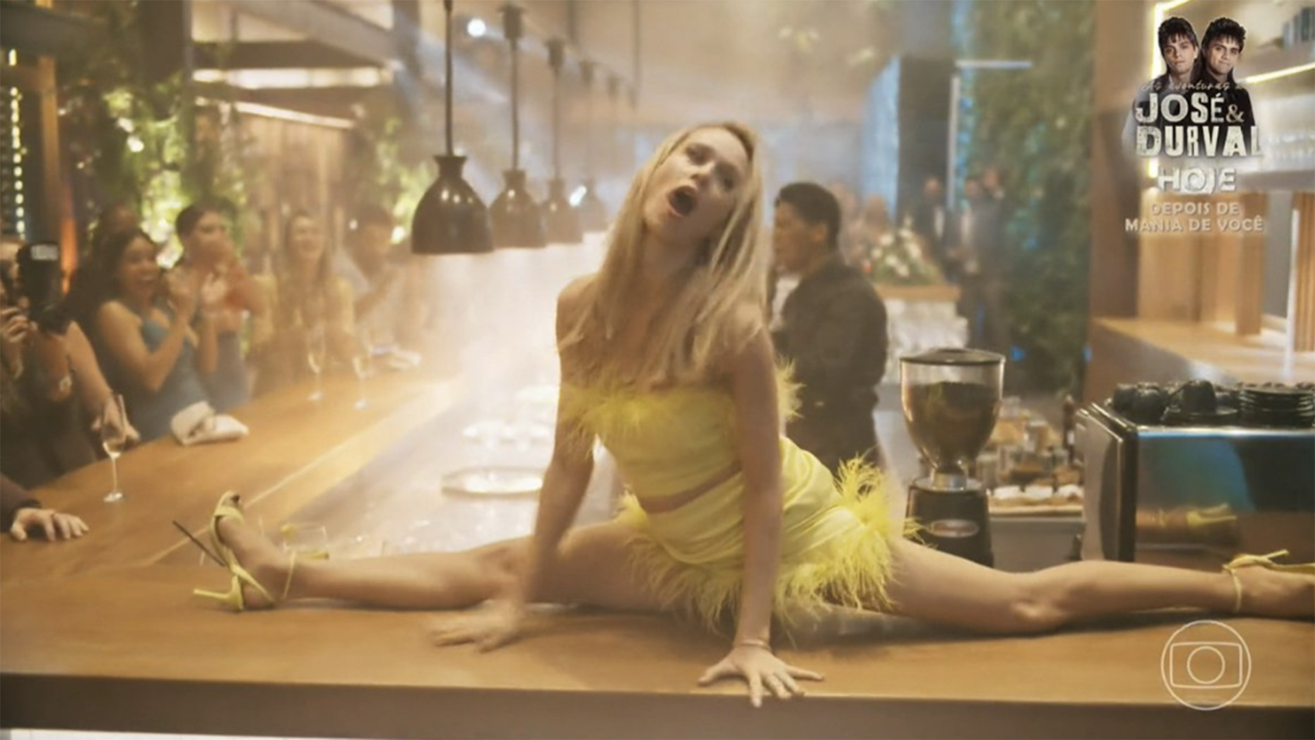 Flexibilidade de Mariana Ximenes em Mania de Você choca os telespectadores