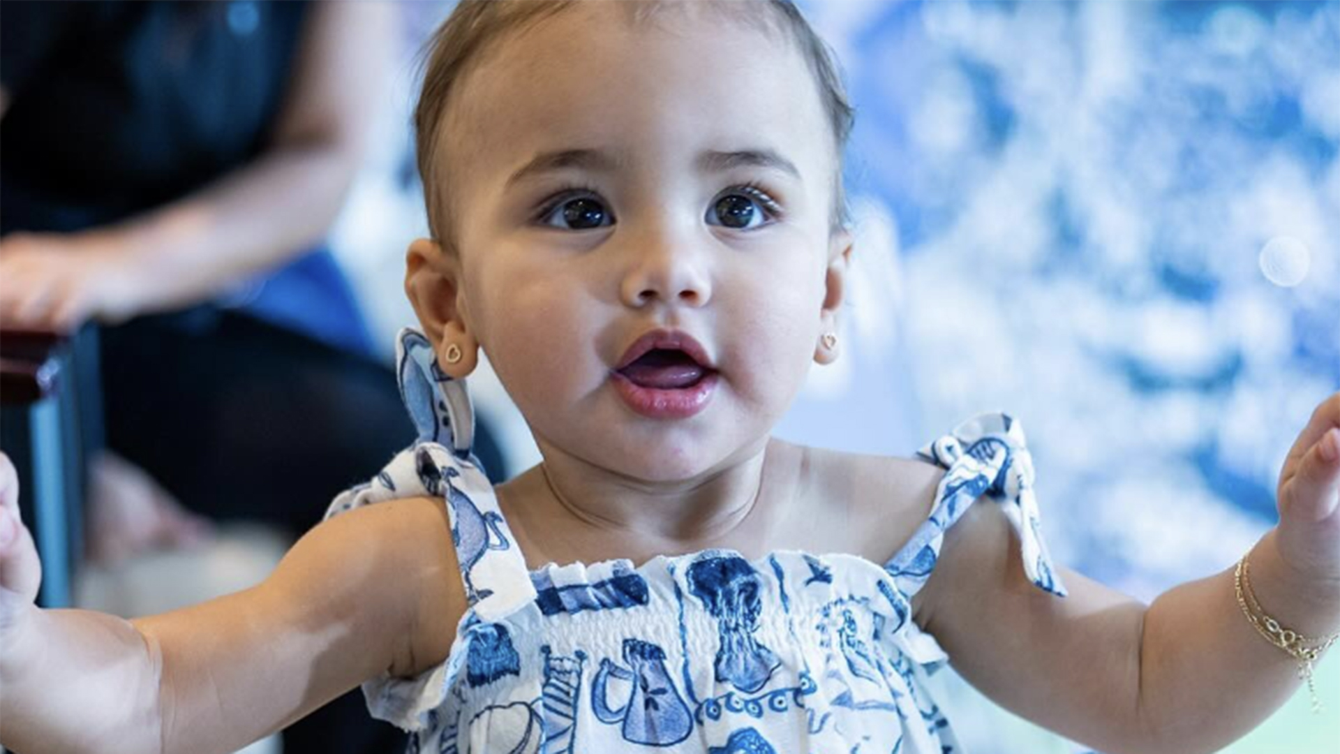 Filha de Neymar Jr, Mavie surge com look estiloso. Saiba o preço da roupa