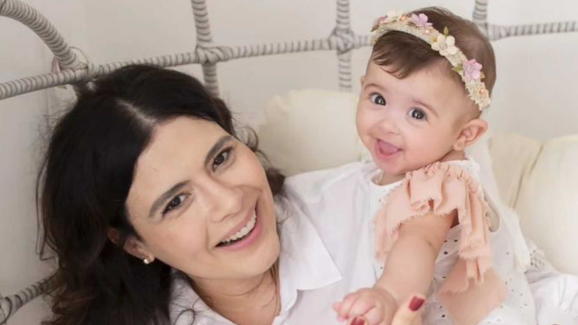 Michelle Loreto se derrete ao comemorar aniversário da filha: ‘Sempre com você’