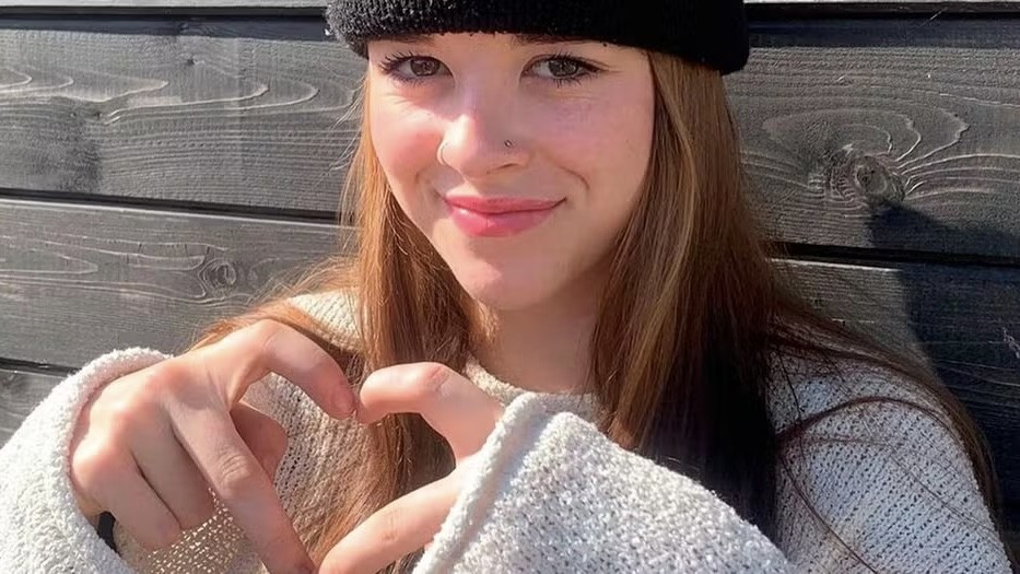 Morte de cantora ‘prodígio’, Nell Smith, aos 17 anos choca mundo da música
