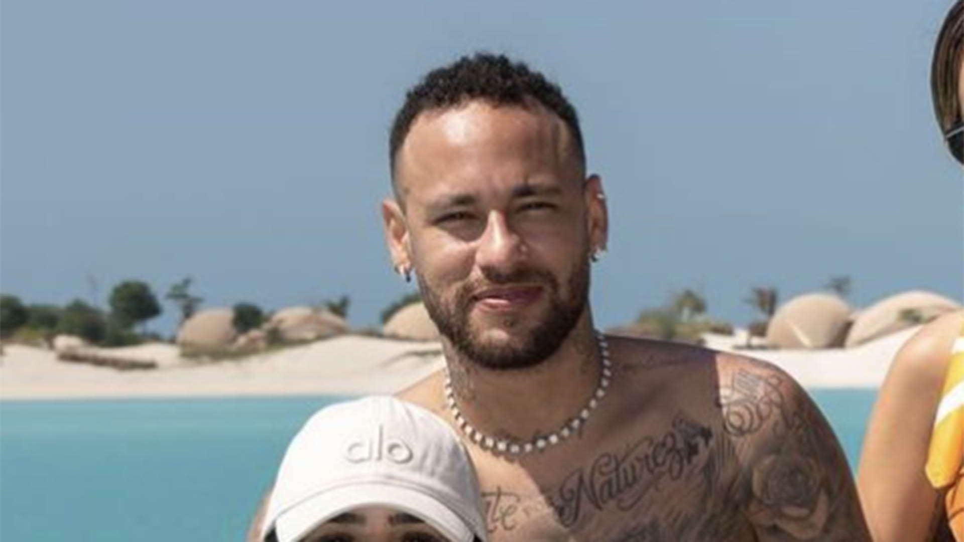 Erro de edição em foto compartilhada por Neymar Jr chama a atenção
