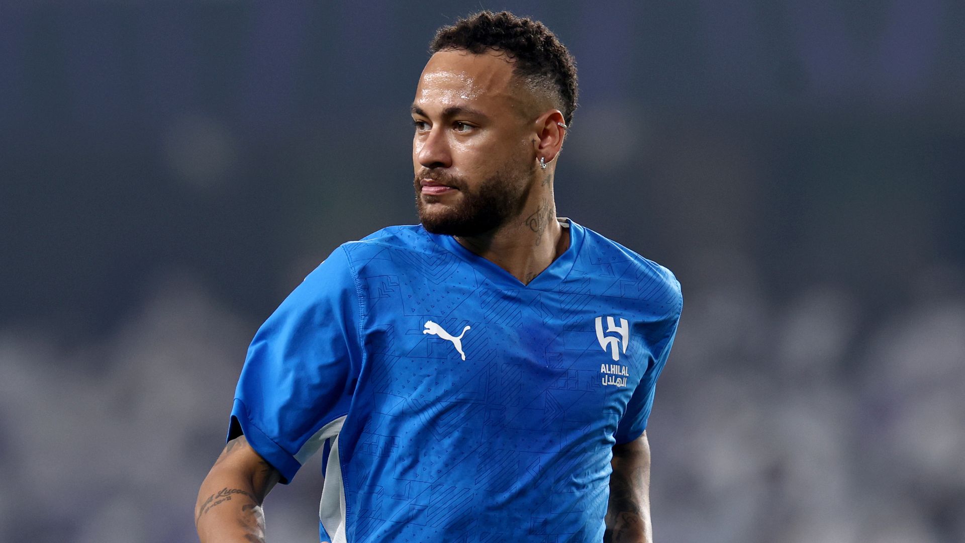 Neymar Jr. volta aos gramados após mais de um ano afastado por lesão