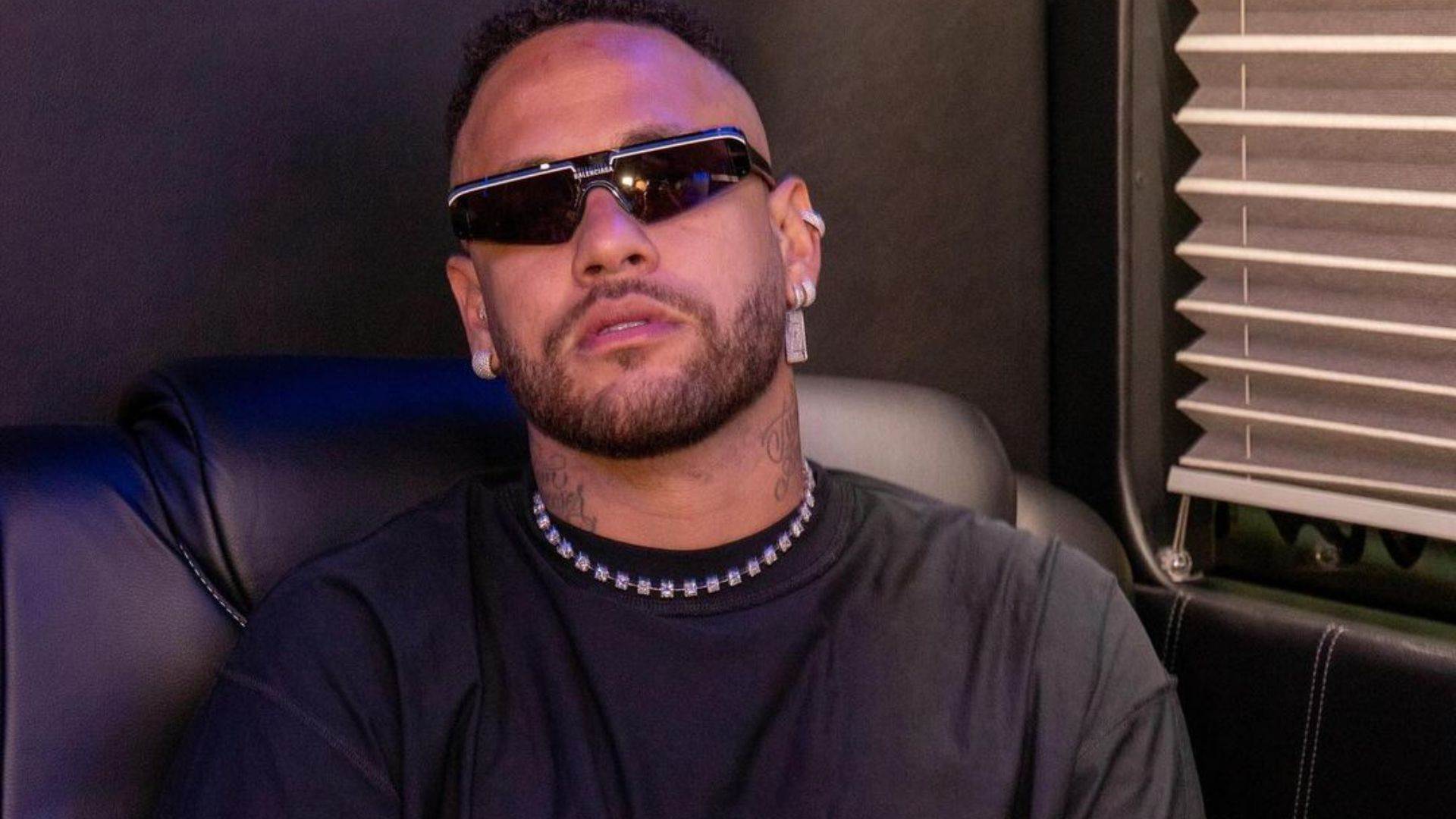 Neymar mostra cicatriz no joelho e relembra grave lesão: ‘Guerreiro’