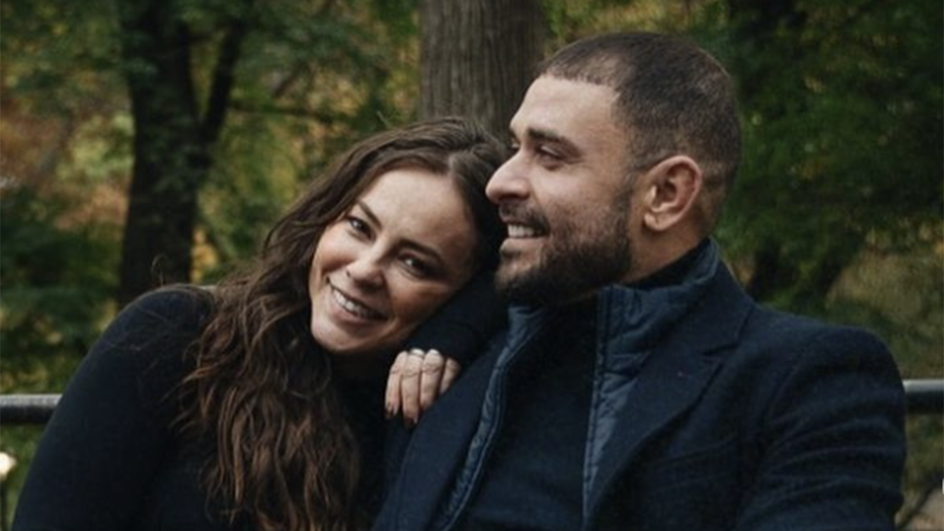 Paolla Oliveira exibe álbum de fotos inéditas com Diogo Nogueira