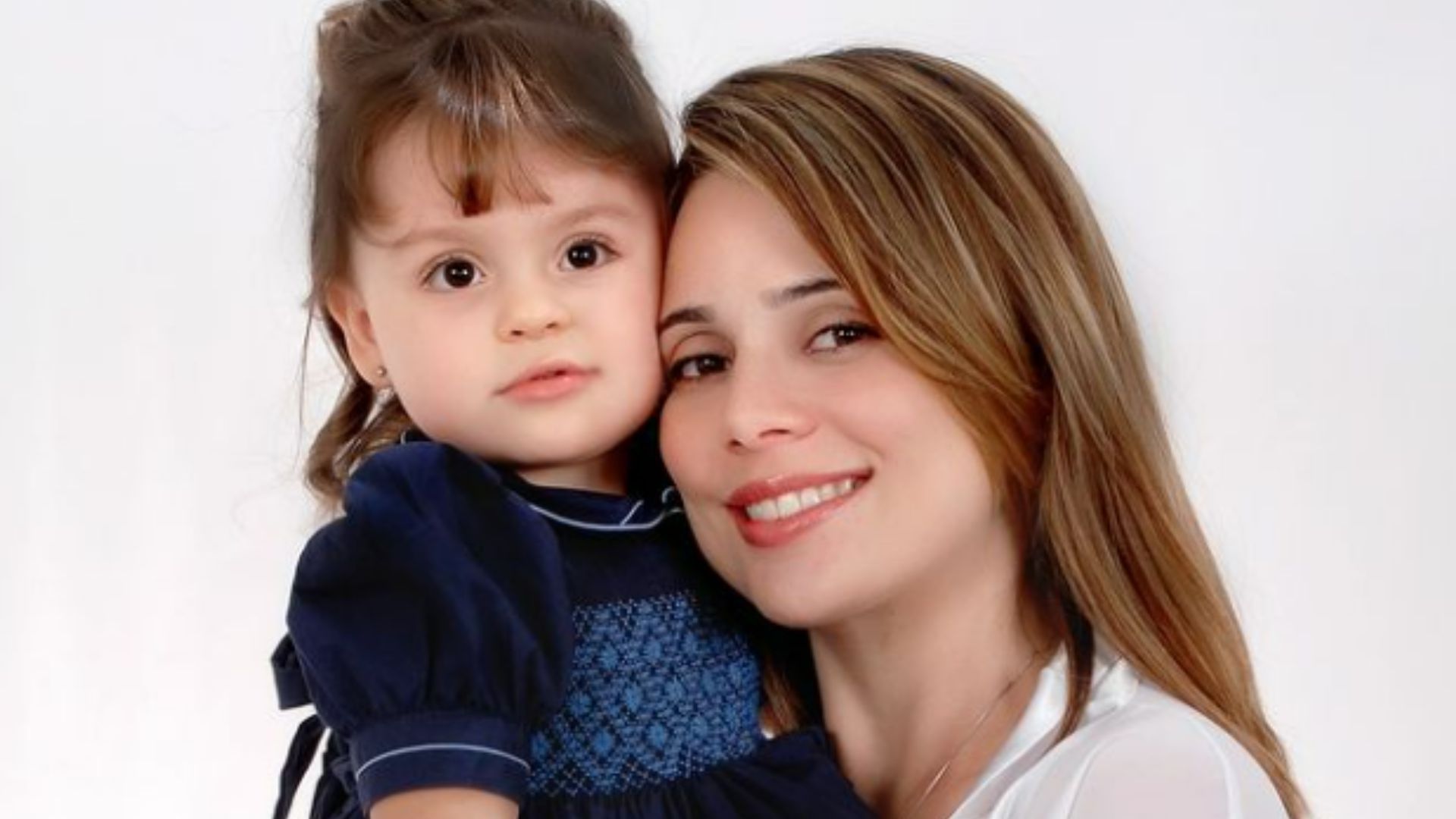 Rachel Sheherazade resgata clique grávida e reflete: “Sou essa mulher”