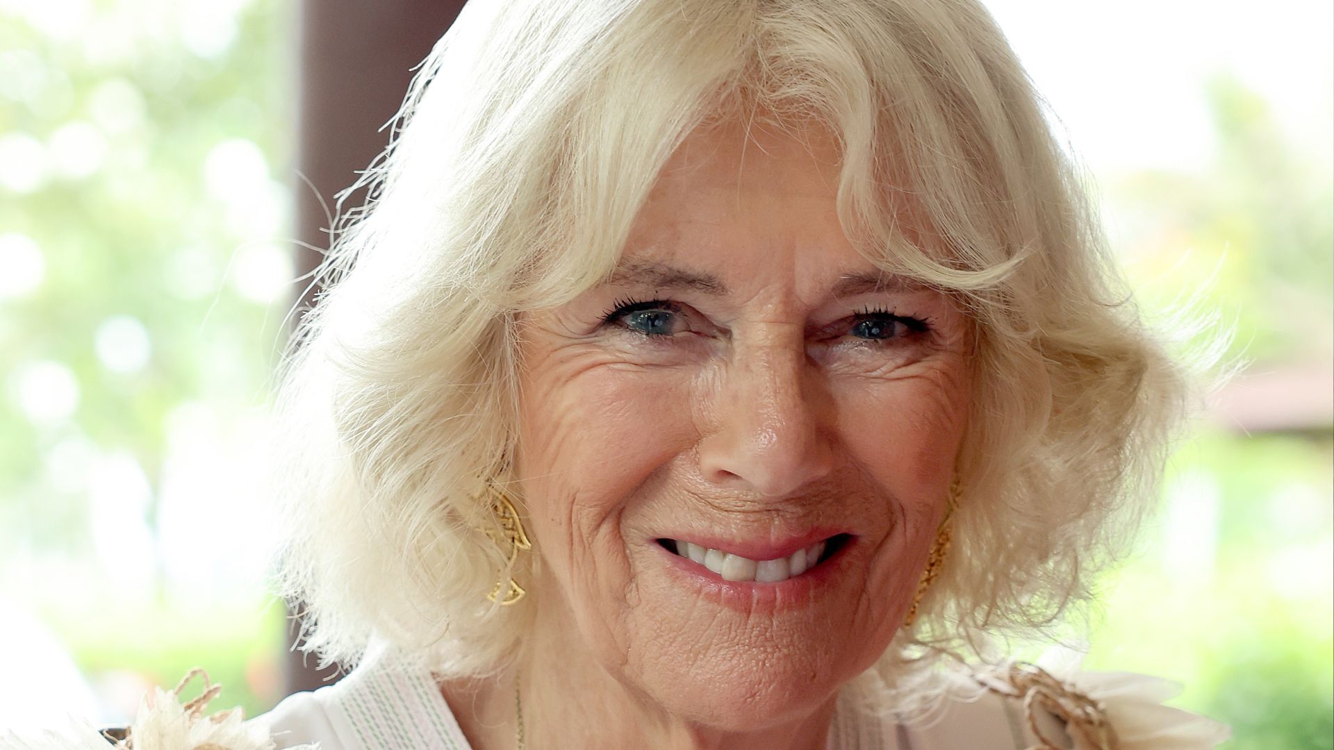 Filho da Rainha Camilla revela por que ela não está no grupo da família em rede social