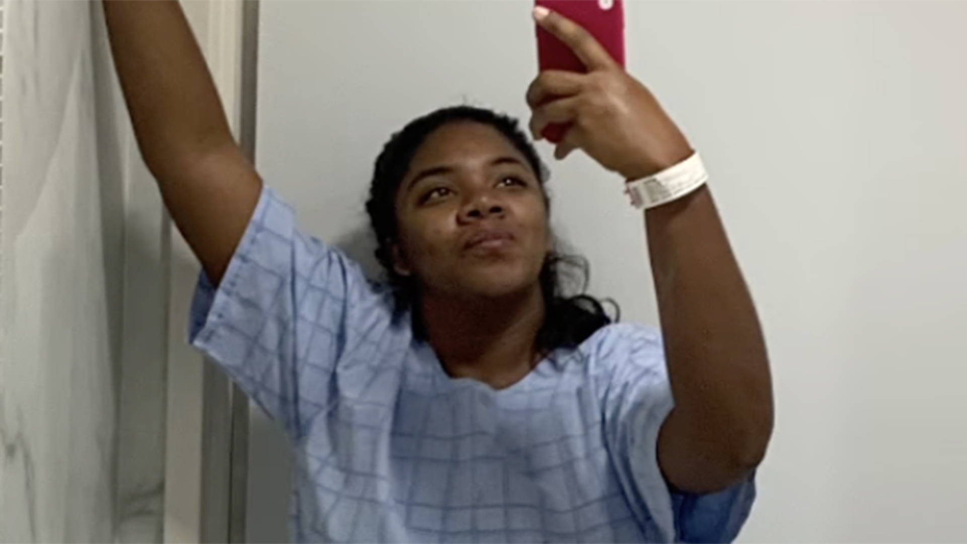 Raquel Brito exibe novas fotos no hospital após sair de A Fazenda 16