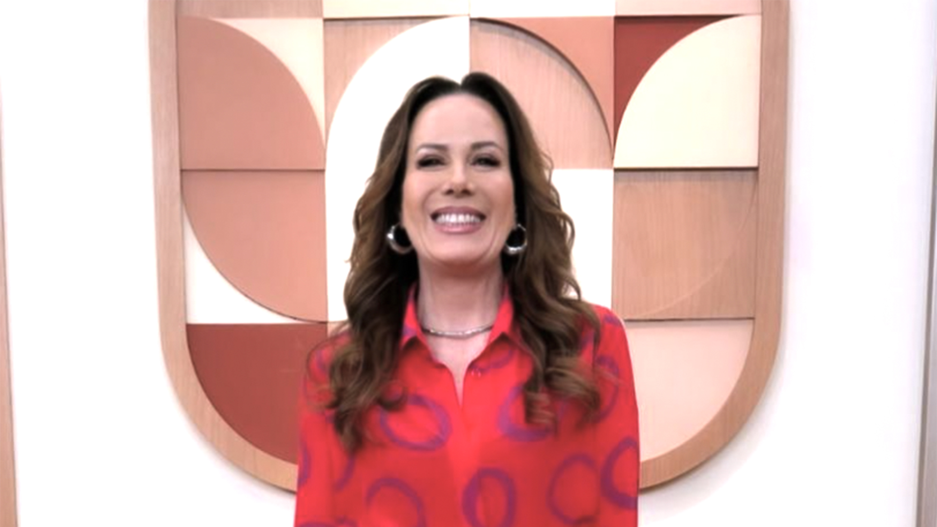 Regina Volpato pede para sair do SBT e revela o motivo da decisão
