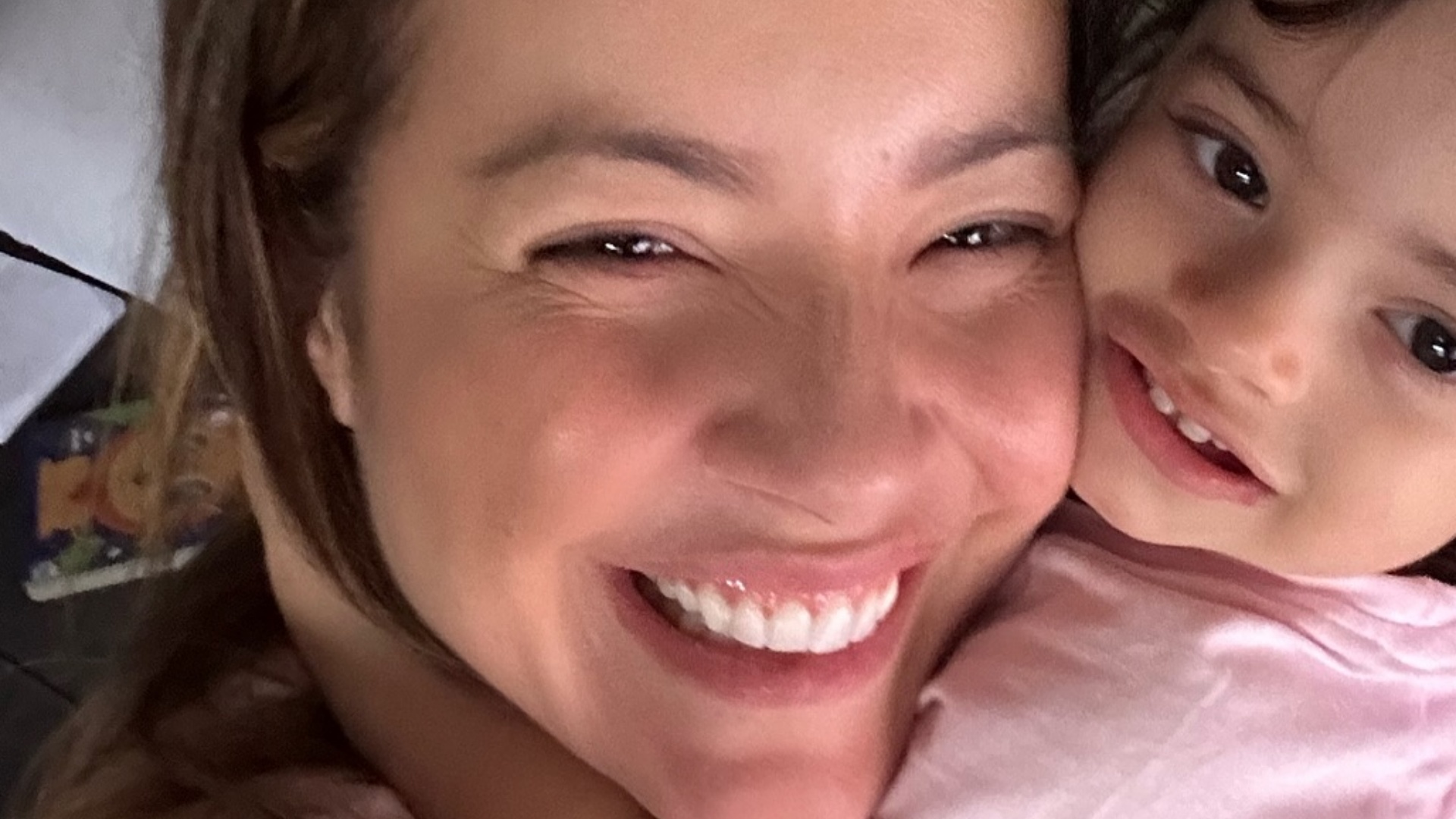 Renata Dominguez se derrete em cliques inéditos com a filha: ‘Te amo’