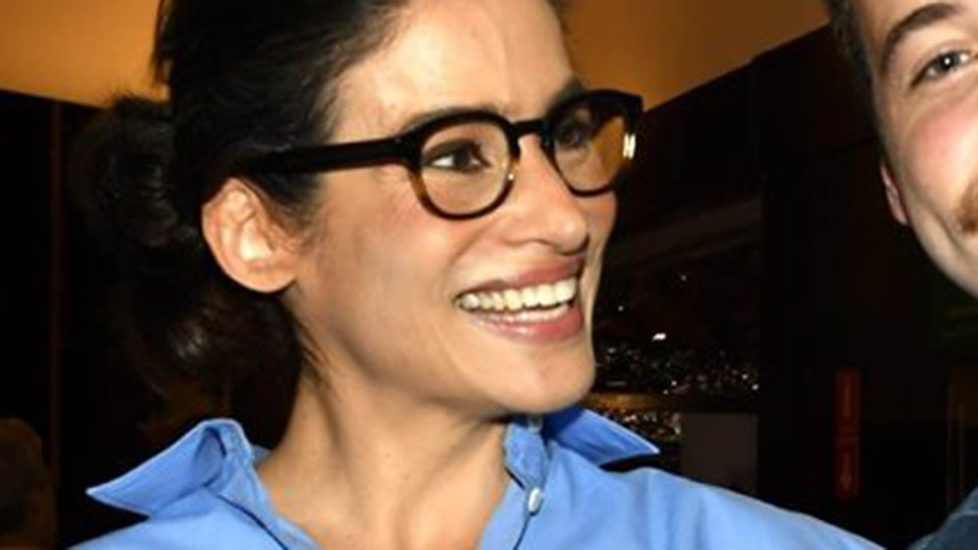 Renata Vasconcellos faz rara aparição com o filho em noite no cinema