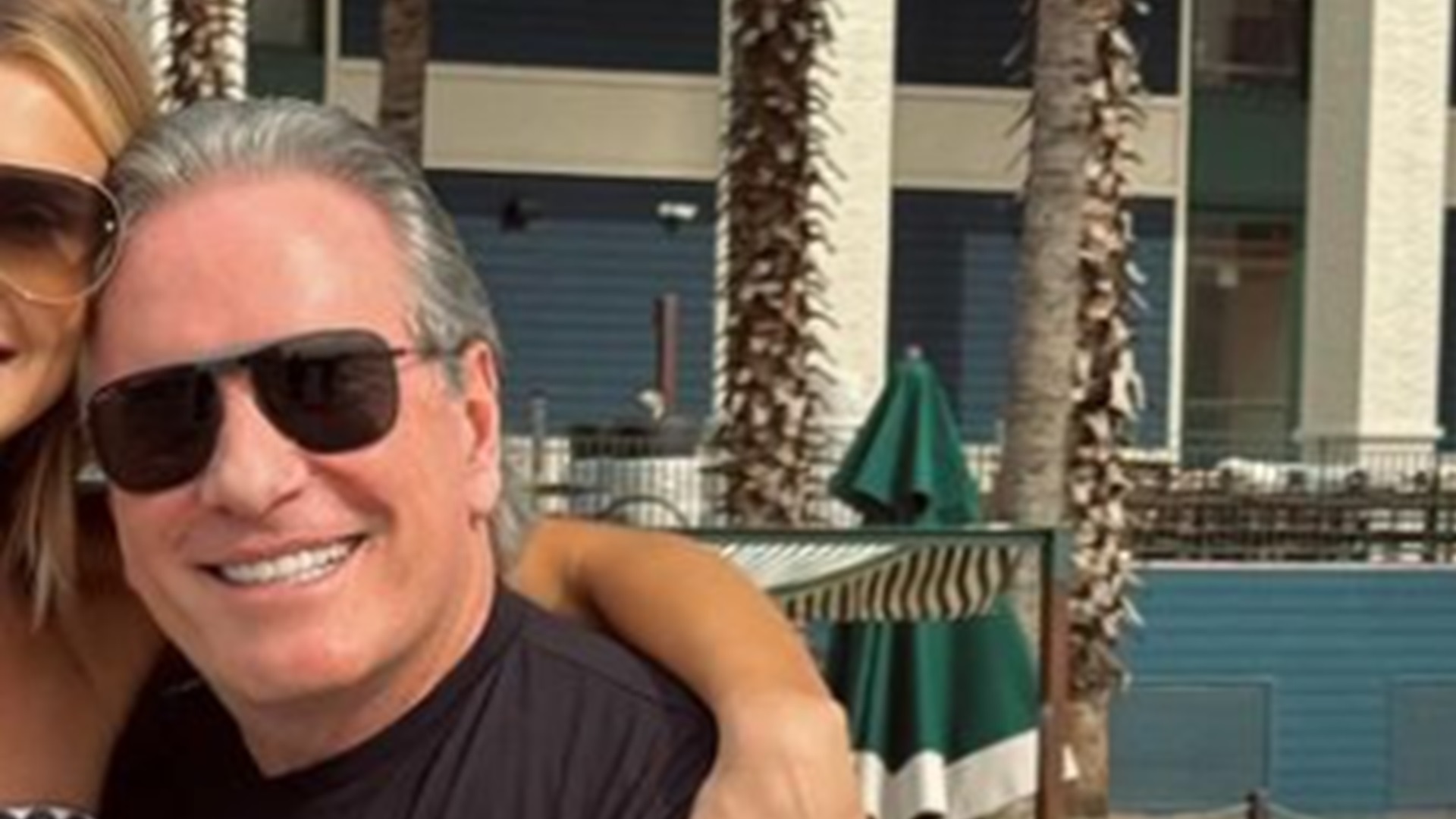 Roberto Justus surge sorridente com Ana Paula Siebert e a filha: ‘Amores’