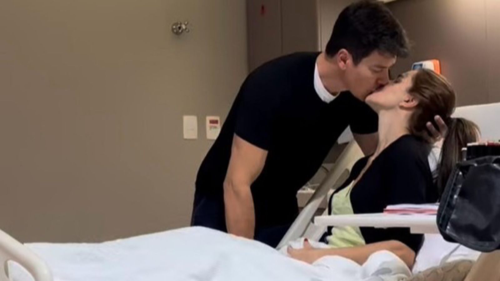 Rodrigo Faro celebra alta hospitalar de Vera Viel: ‘Comigo o tempo todo’
