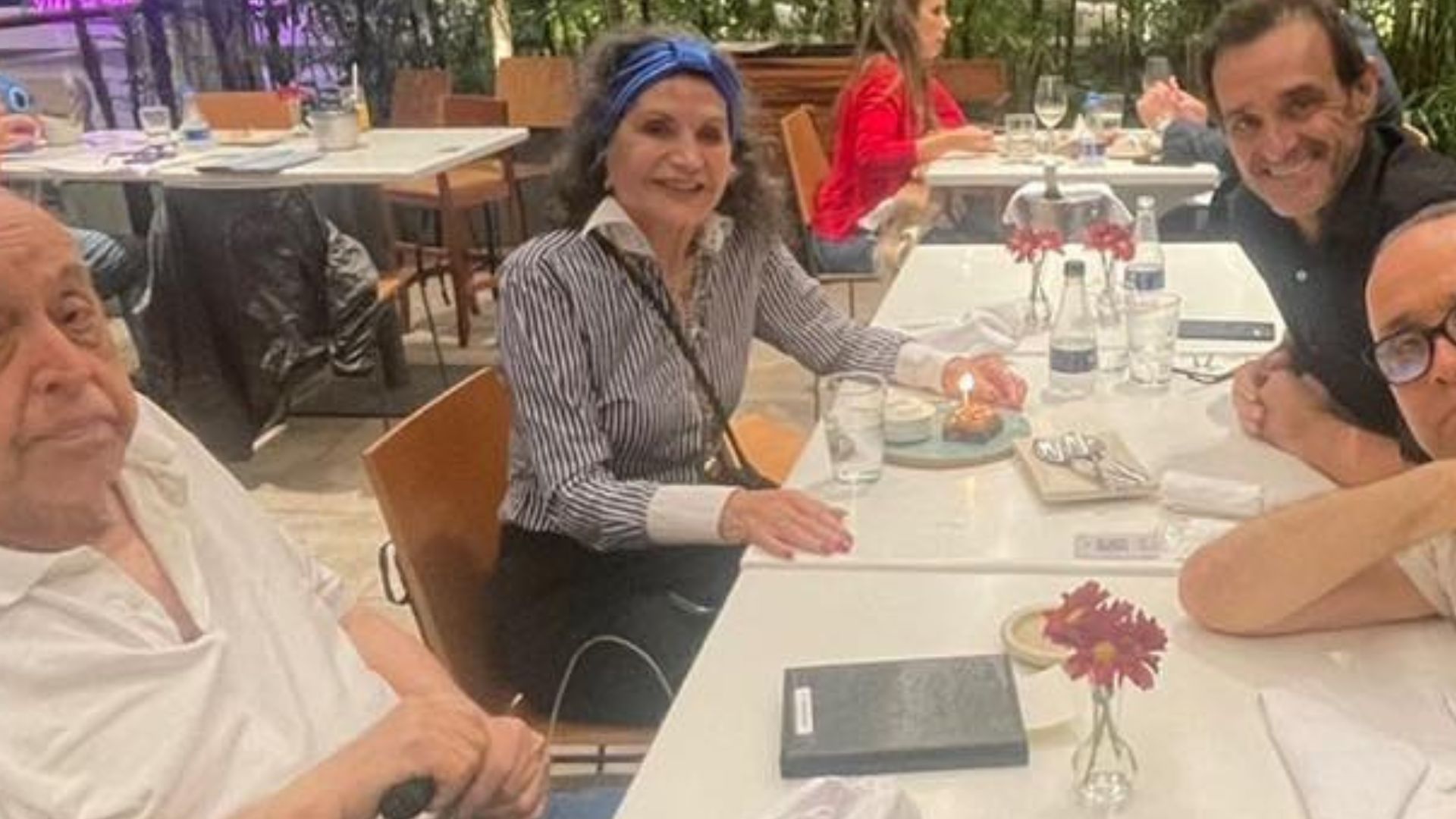 Rosamaria Murtinho divide foto rara com o marido, Mauro Mendonça, e os filhos