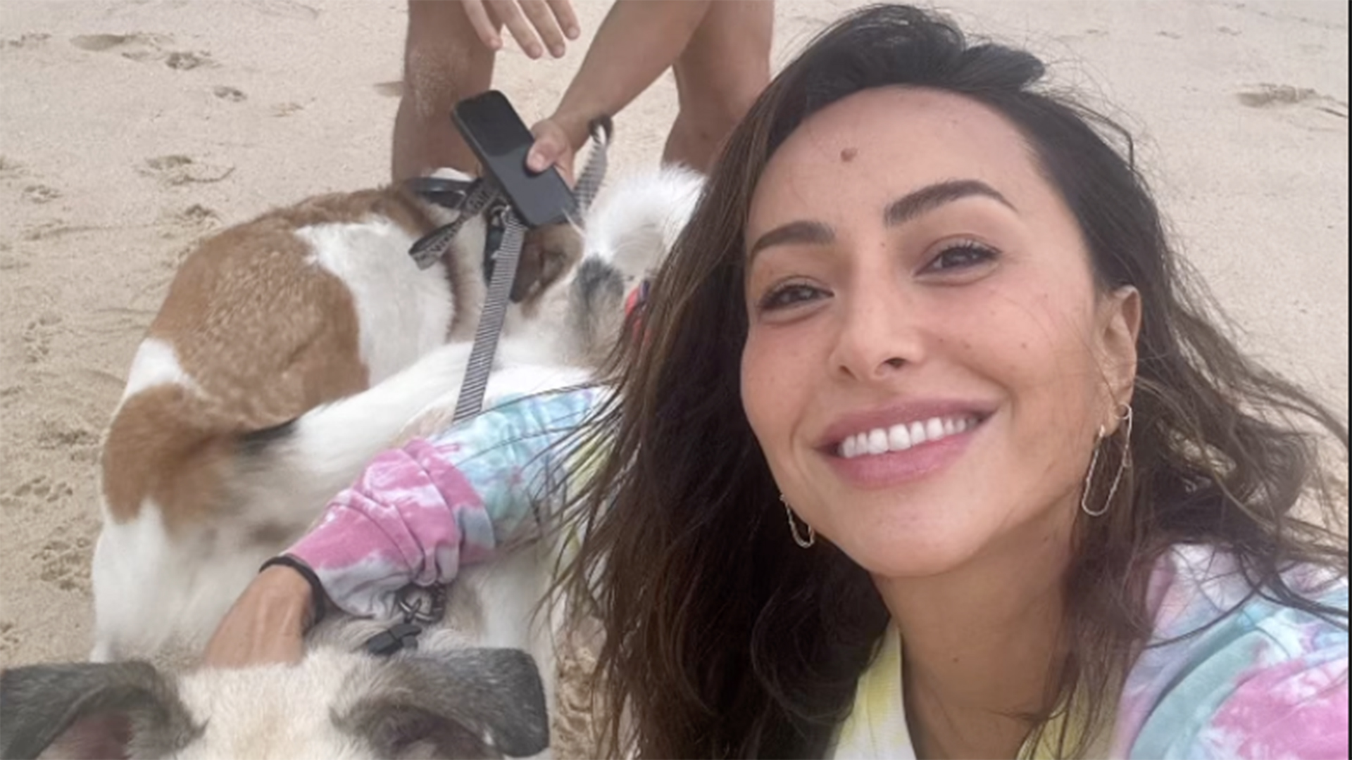 Grávida, Sabrina Sato exibe nova foto com o noivo, Nicolas Prattes