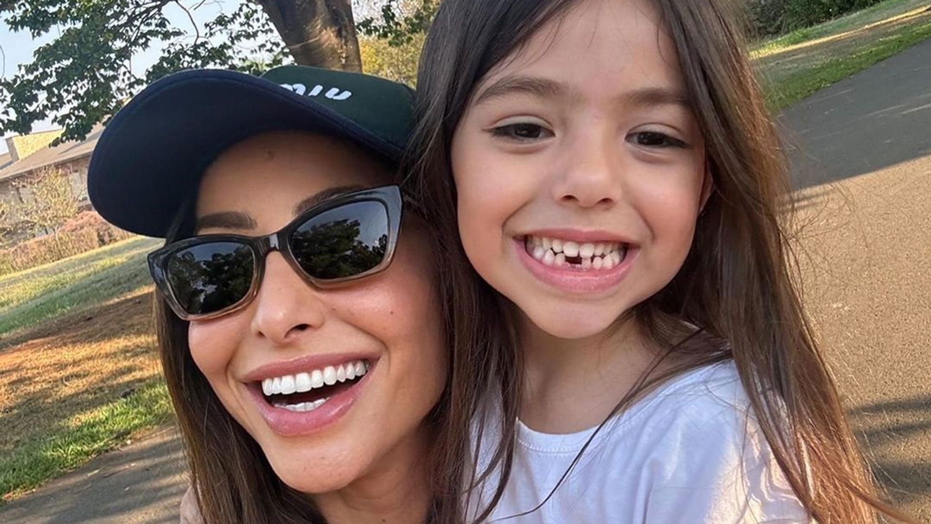 Zoe, filha de Sabrina Sato, recebe a ‘visita da Fada do Dente’