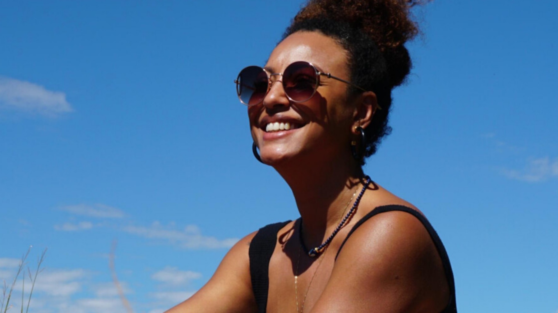 Sheron Menezzes esbanja beleza em clique na natureza: “Perfeita”