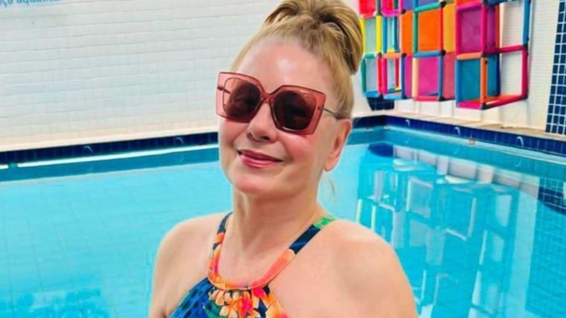 Vera Fischer se exibe na piscina e chama a atenção com os pés; veja