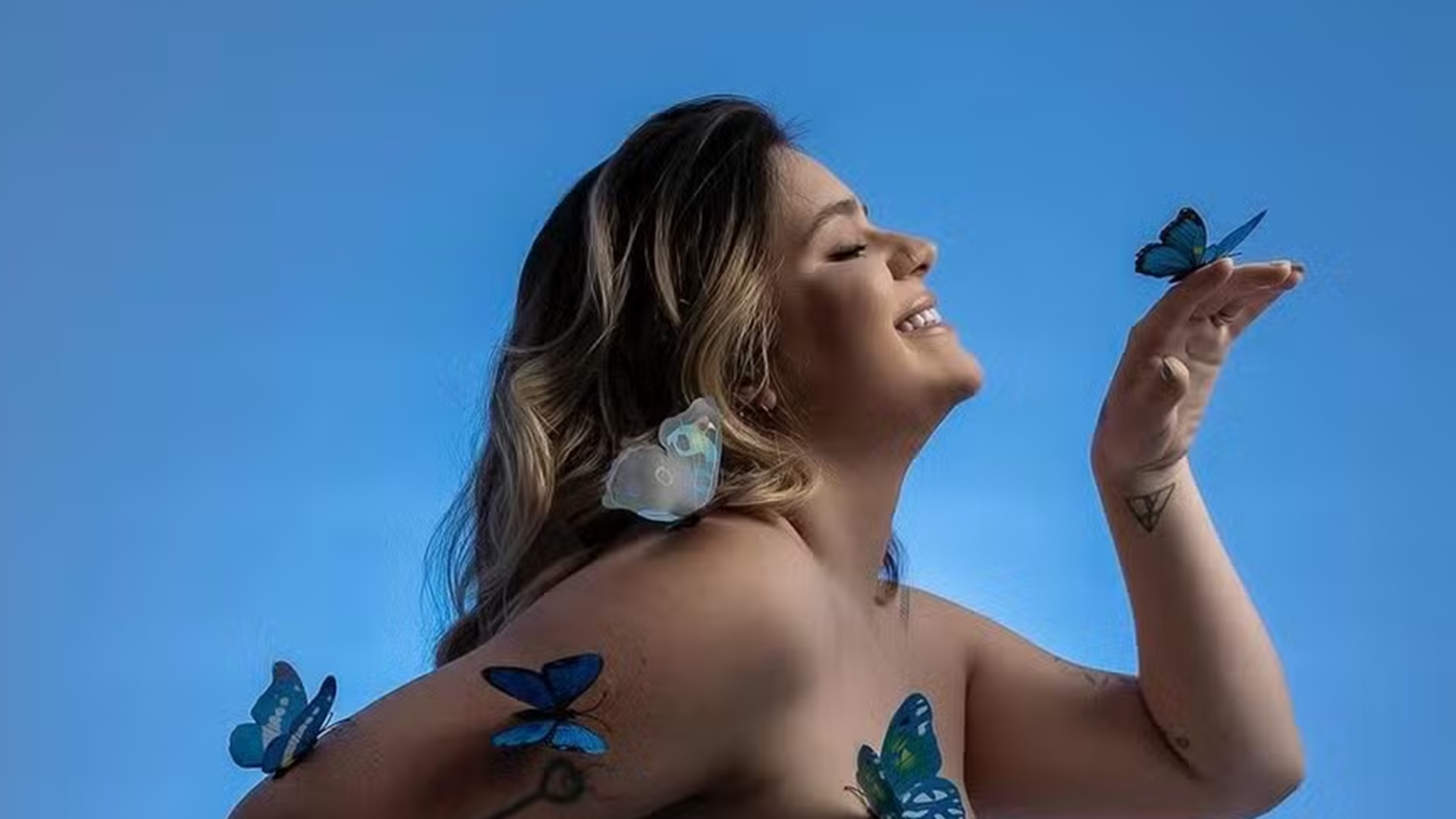Na reta final da gravidez, Viih Tube posa nua para ensaio: “Linda demais”