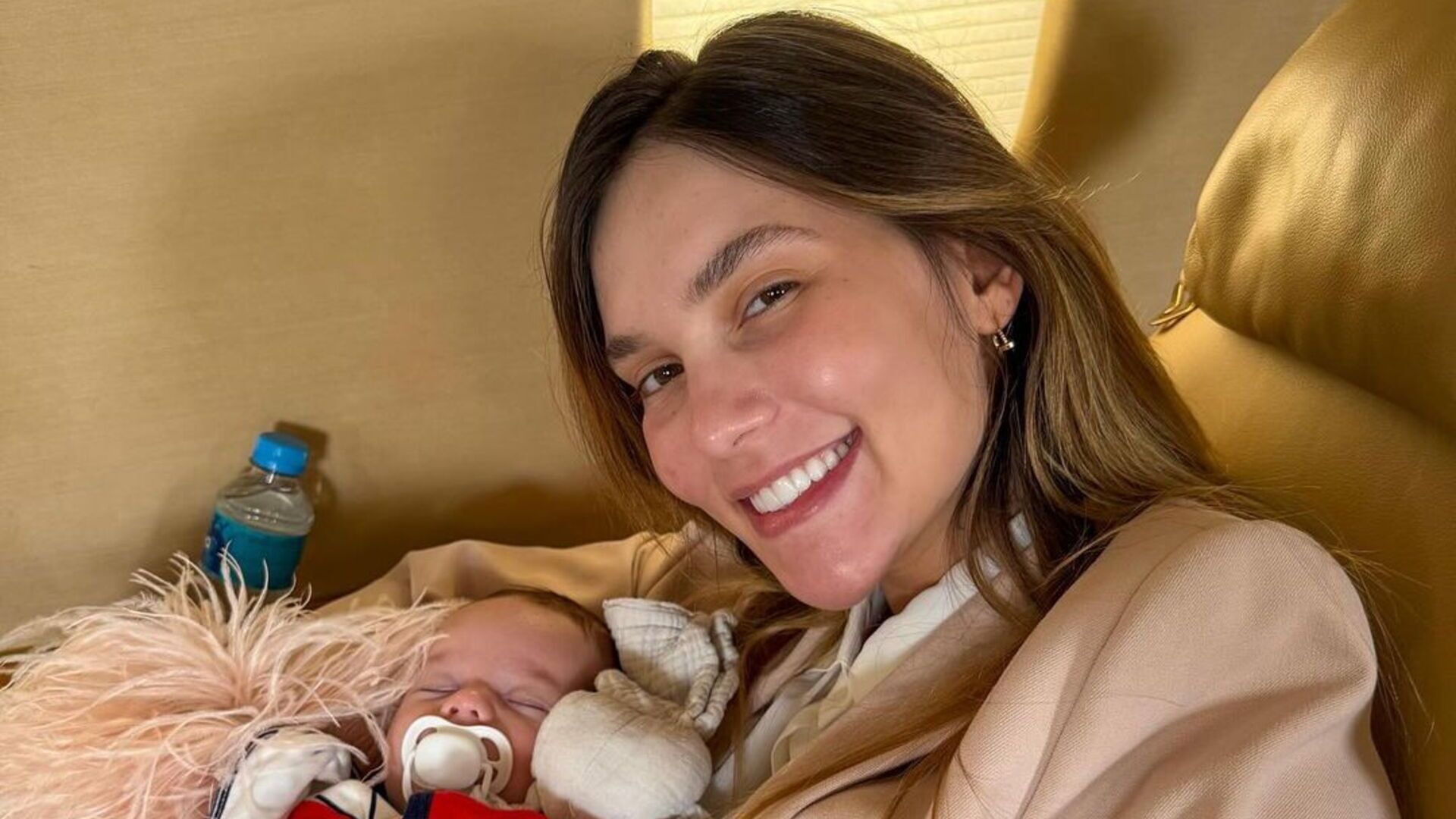 Virginia Fonseca mostra primeira vez de José Leonardo em avião