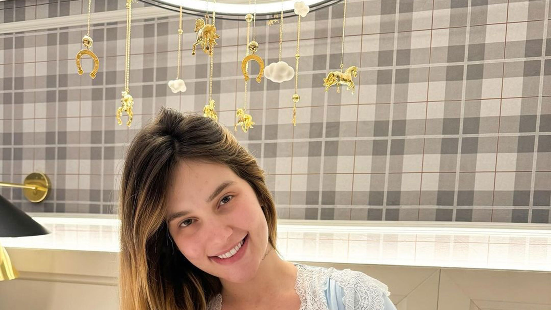 Virginia Fonseca impressiona ao surgir de biquíni e mostrar barriga chapada
