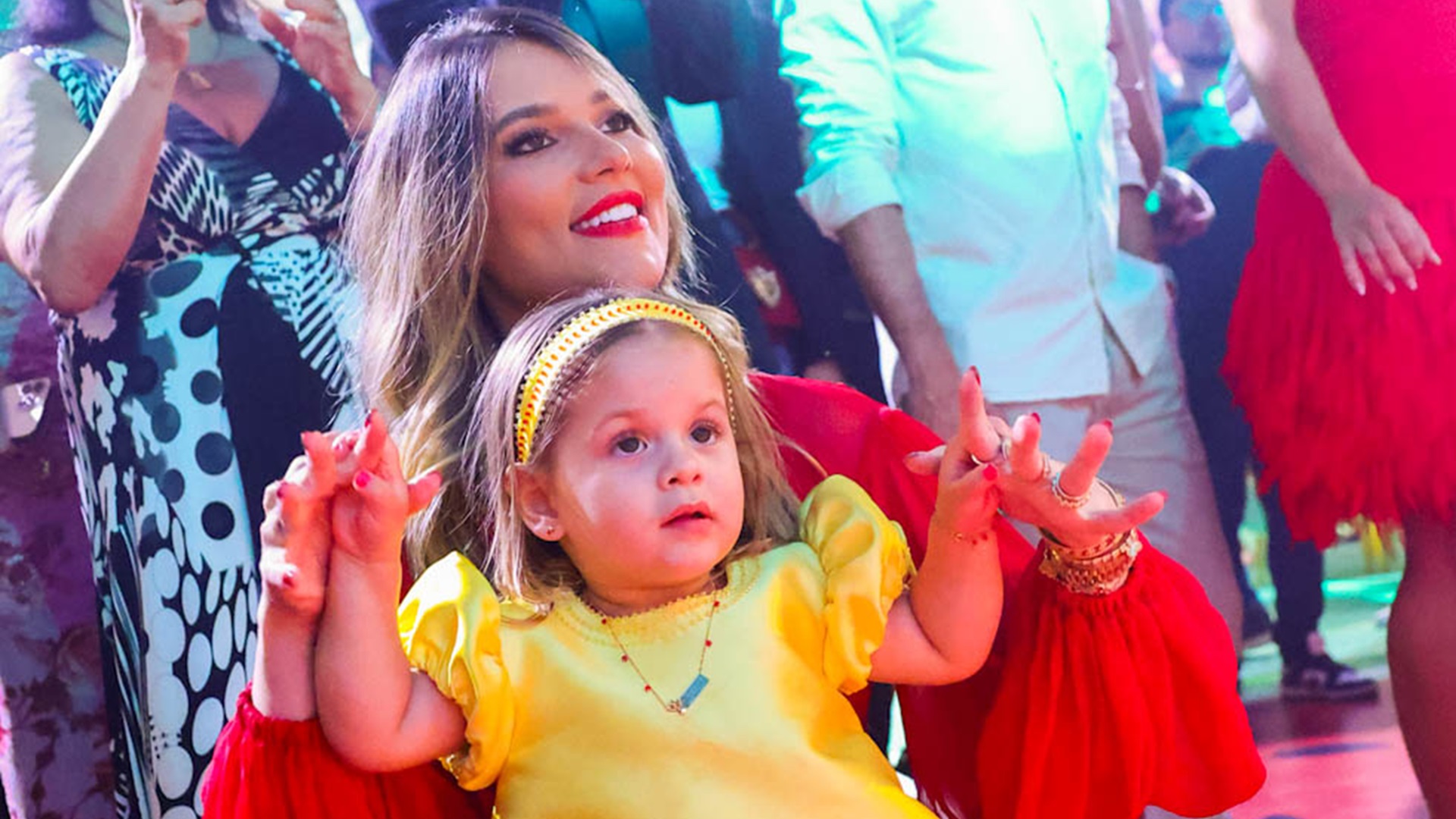 Virginia posta vídeo exibindo detalhes da festa luxuosa de Maria Flor