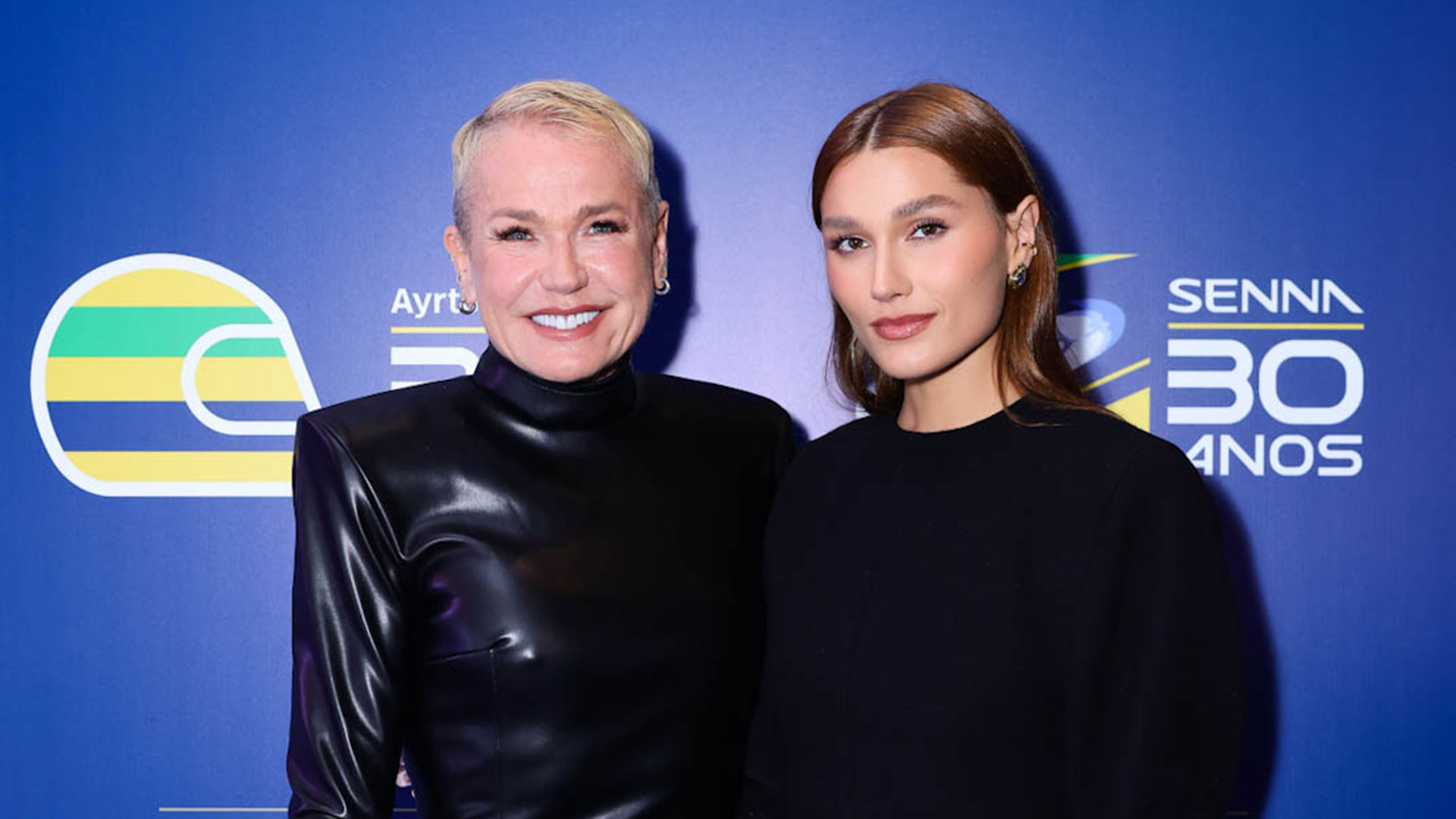 Xuxa Meneghel combina look com Sasha em evento de gala