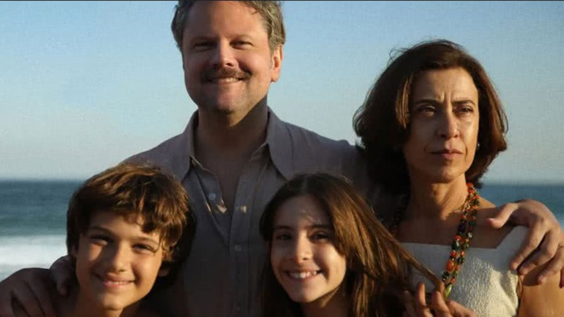 Selton Mello celebra sucesso do filme Ainda Estou Aqui