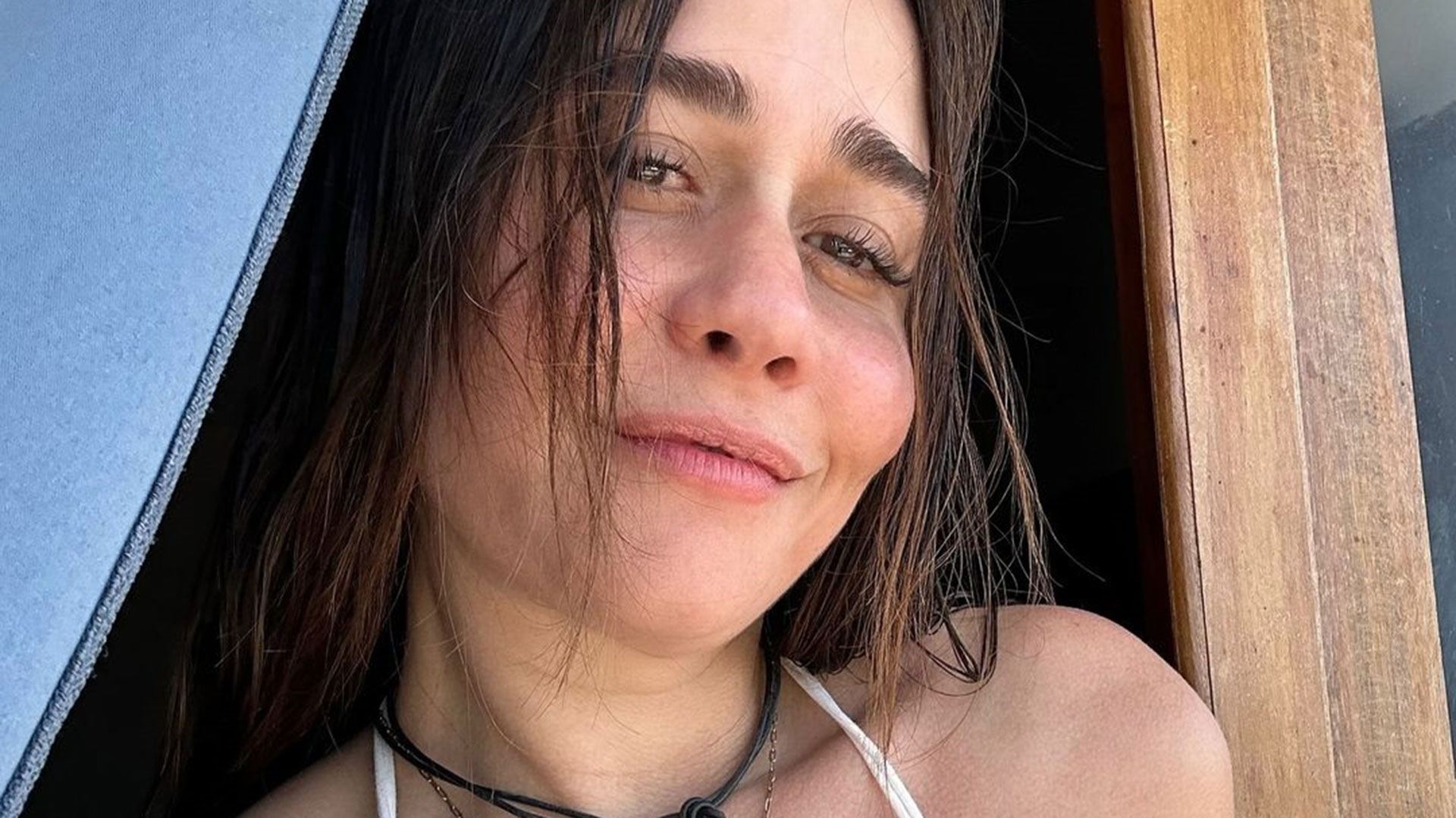 Alessandra Negrini surge com os cabelos ruivos e recebe elogios