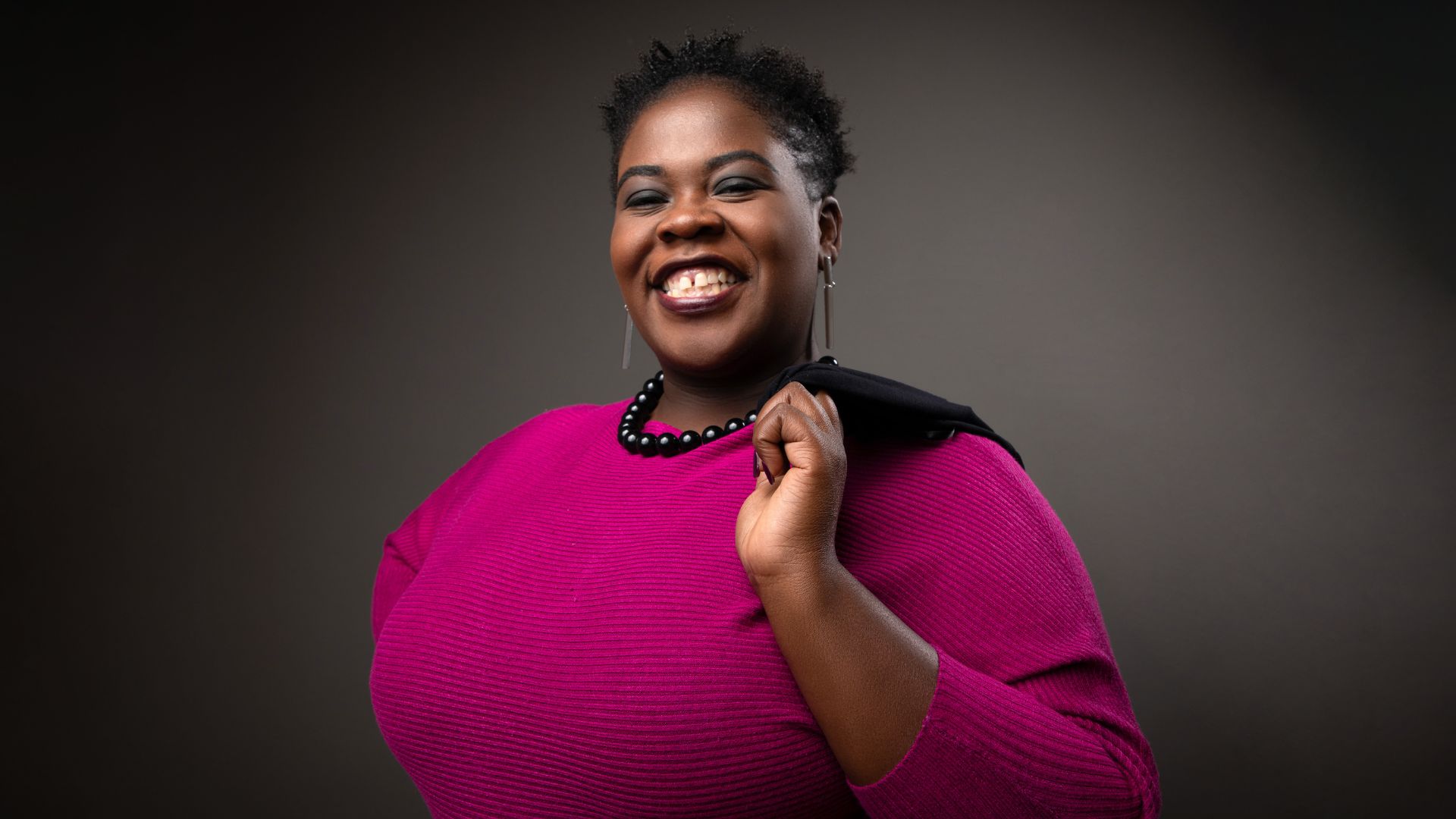 Estrela de musical, Aline Cunha relembra mico em cima dos palcos: ‘Engatinhei’
