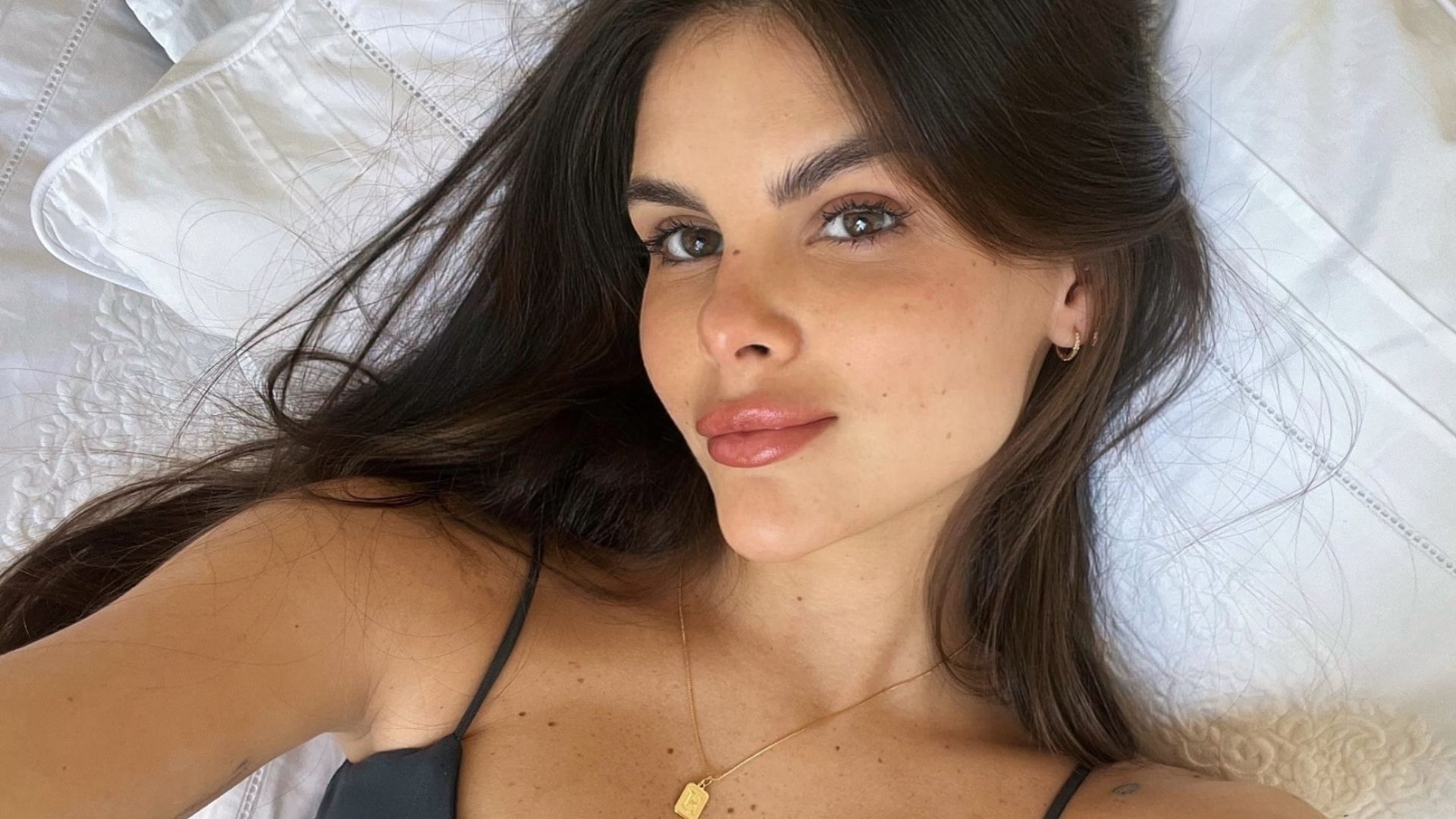 Amanda Kimberlly divide momento fofo com Helena, sua filha com Neymar