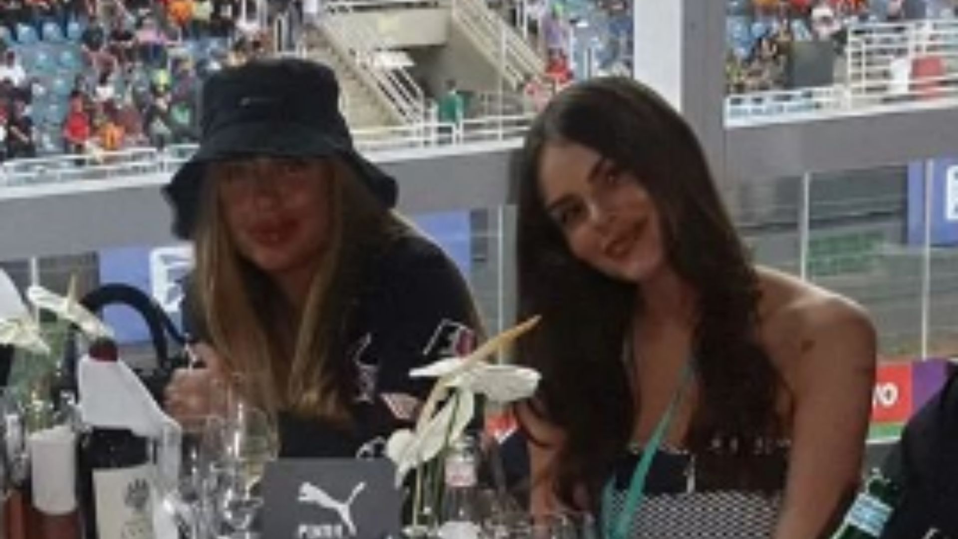 Amanda Kimberlly faz aparição na companhia de Rafaella Santos e amigo de Neymar